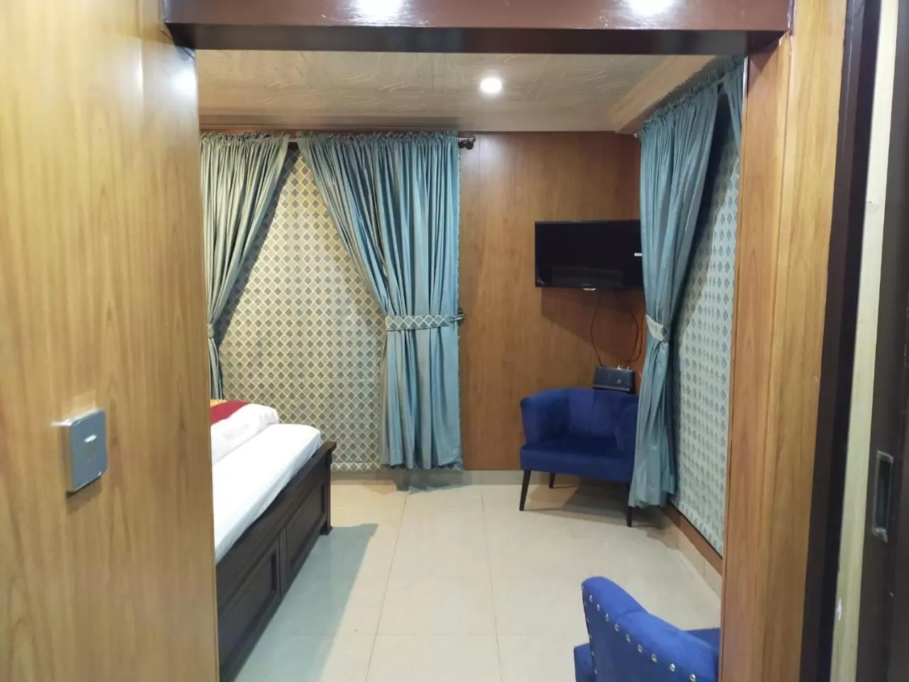 Living room, Bed in Shagufta Hotel Murree