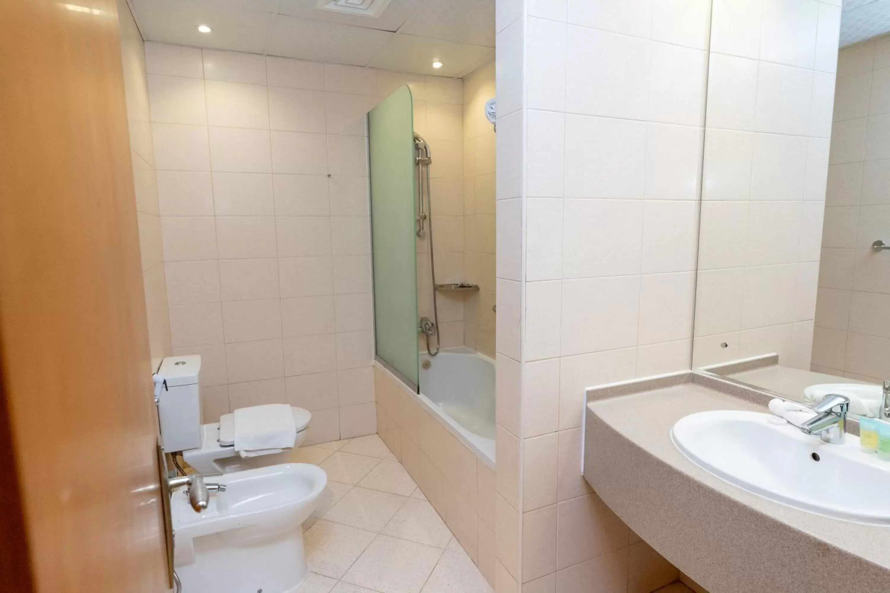 Shower, Bathroom in Al Raya Hotel Apartments