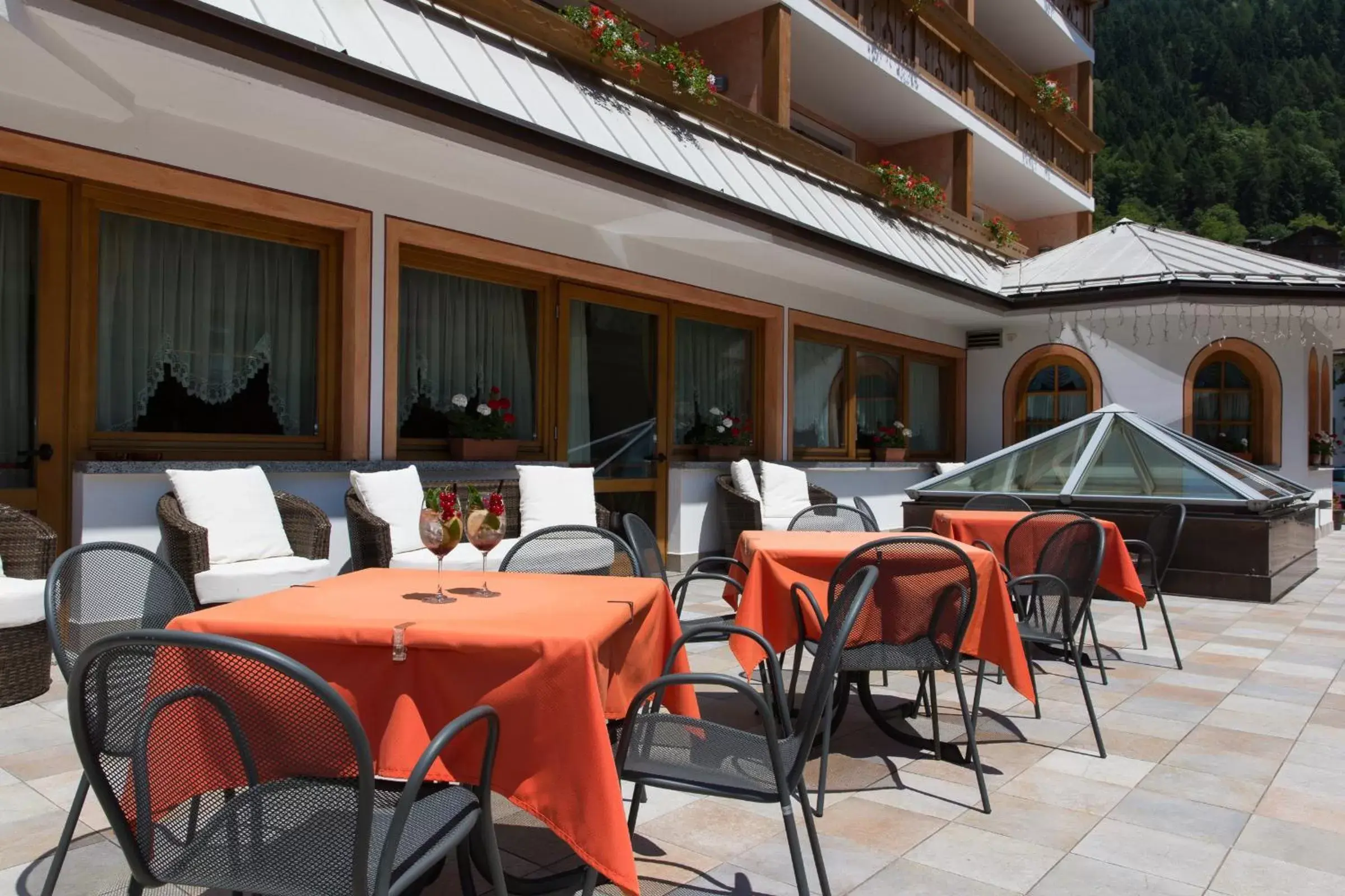 Balcony/Terrace, Restaurant/Places to Eat in Hotel Cristina