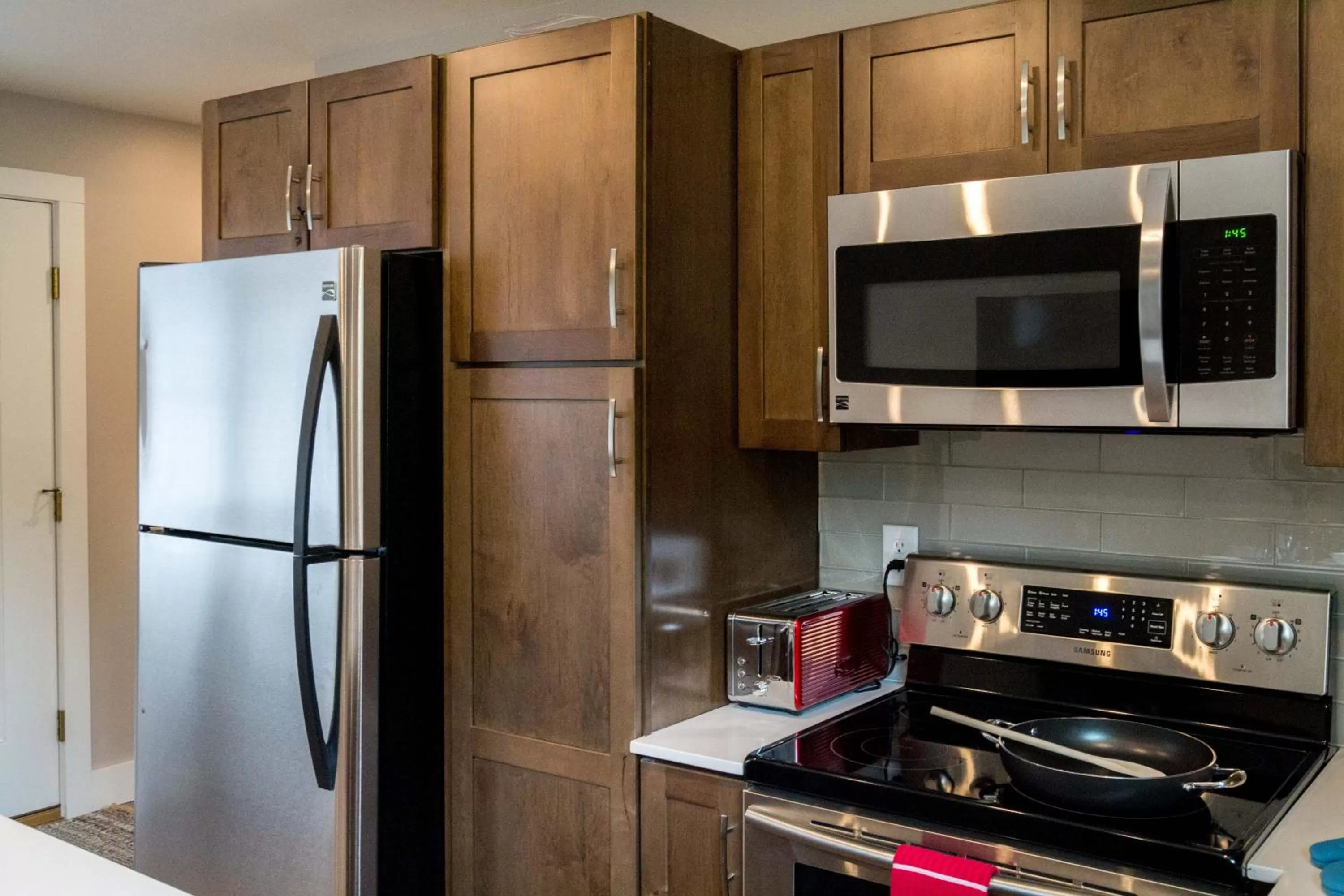 Kitchen or kitchenette in Lake Placid Inn: Residences