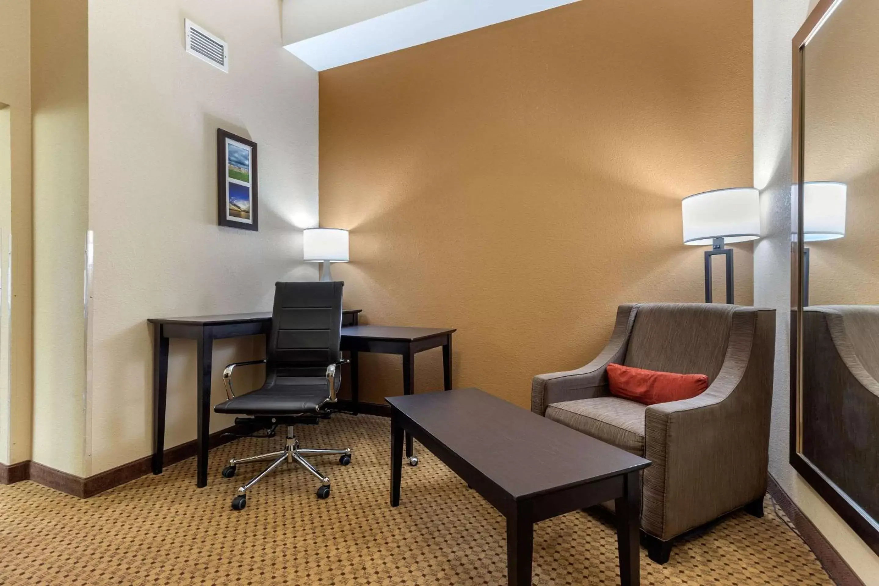 Bedroom, Seating Area in Comfort Inn & Suites Kenosha