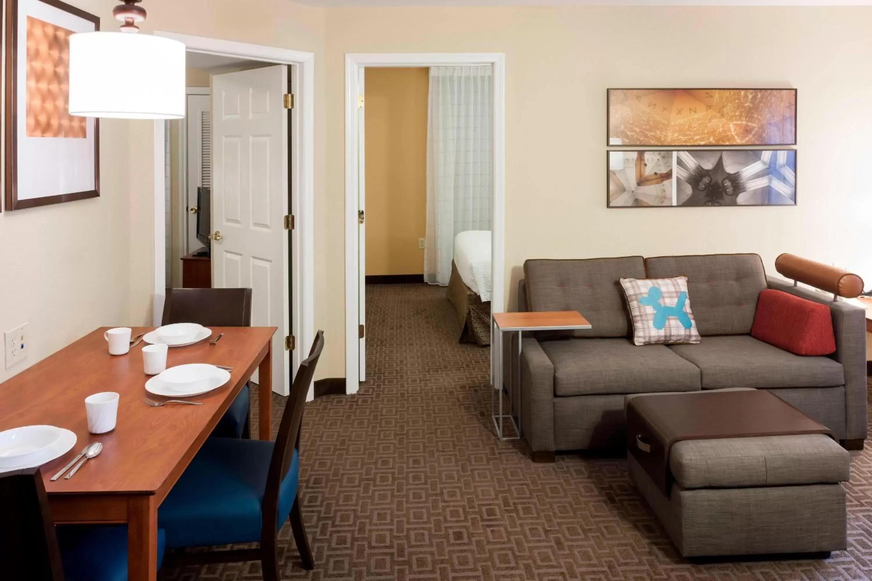 Living room, Seating Area in TownePlace Suites Dallas Las Colinas