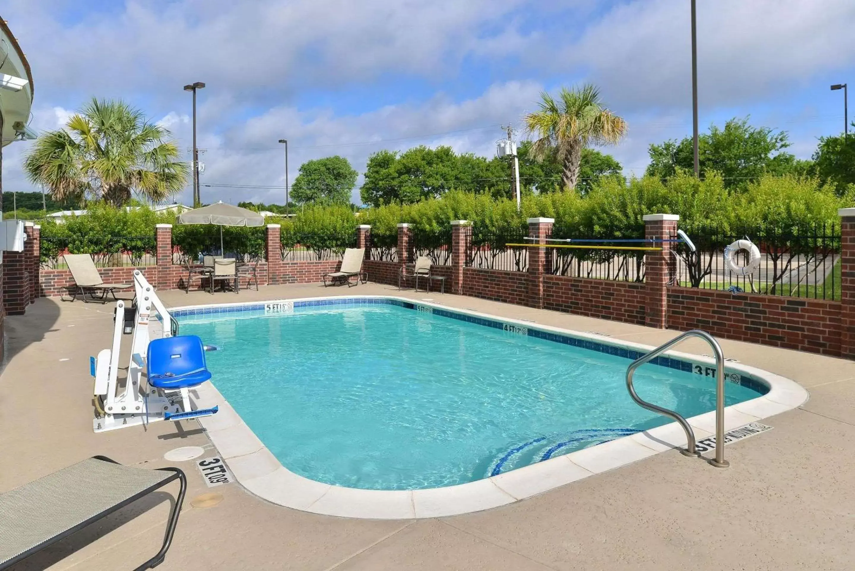Swimming Pool in Comfort Inn & Suites Mexia