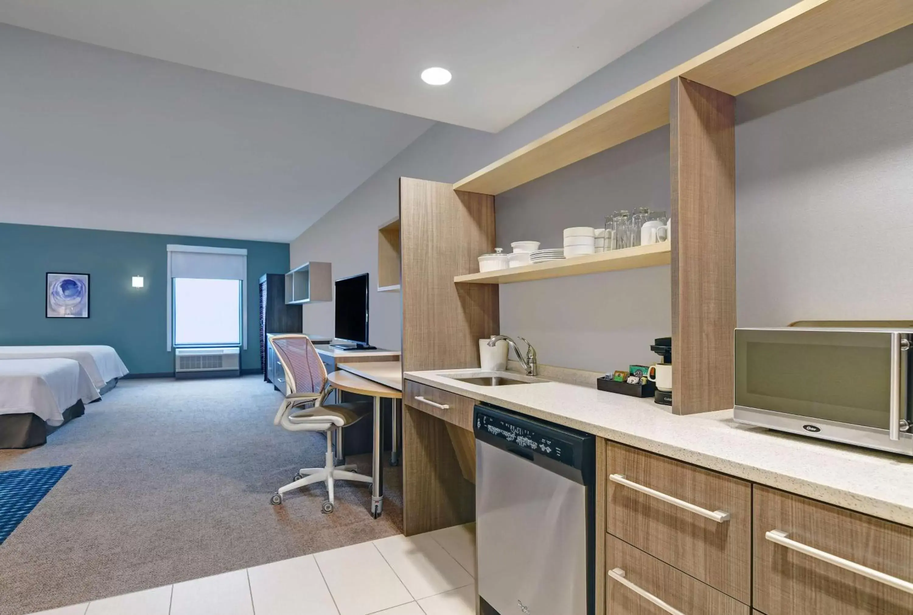 Bedroom, Kitchen/Kitchenette in Home2 Suites By Hilton Bordentown