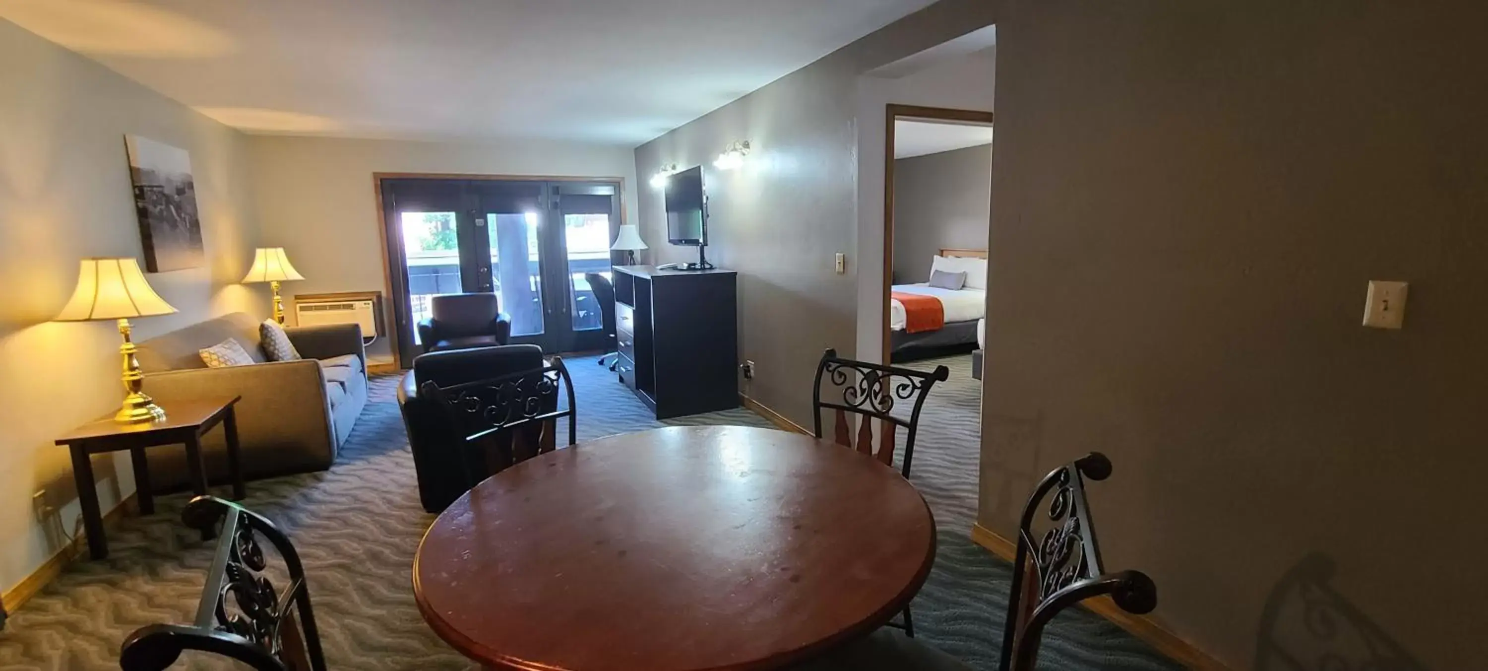 Patio, Dining Area in Best Western Plus Rio Grande Inn