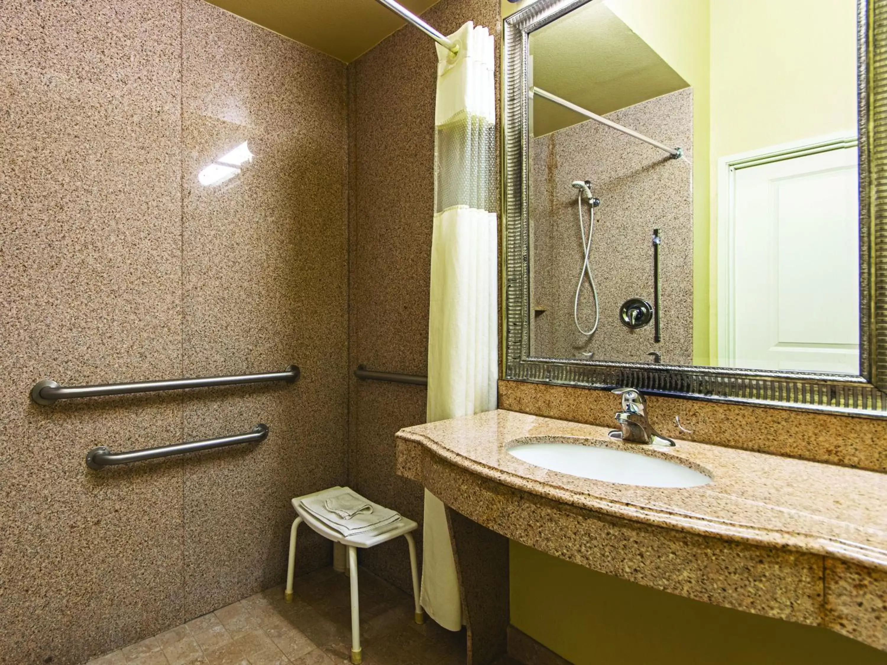 Shower, Bathroom in La Quinta by Wyndham Houston New Caney