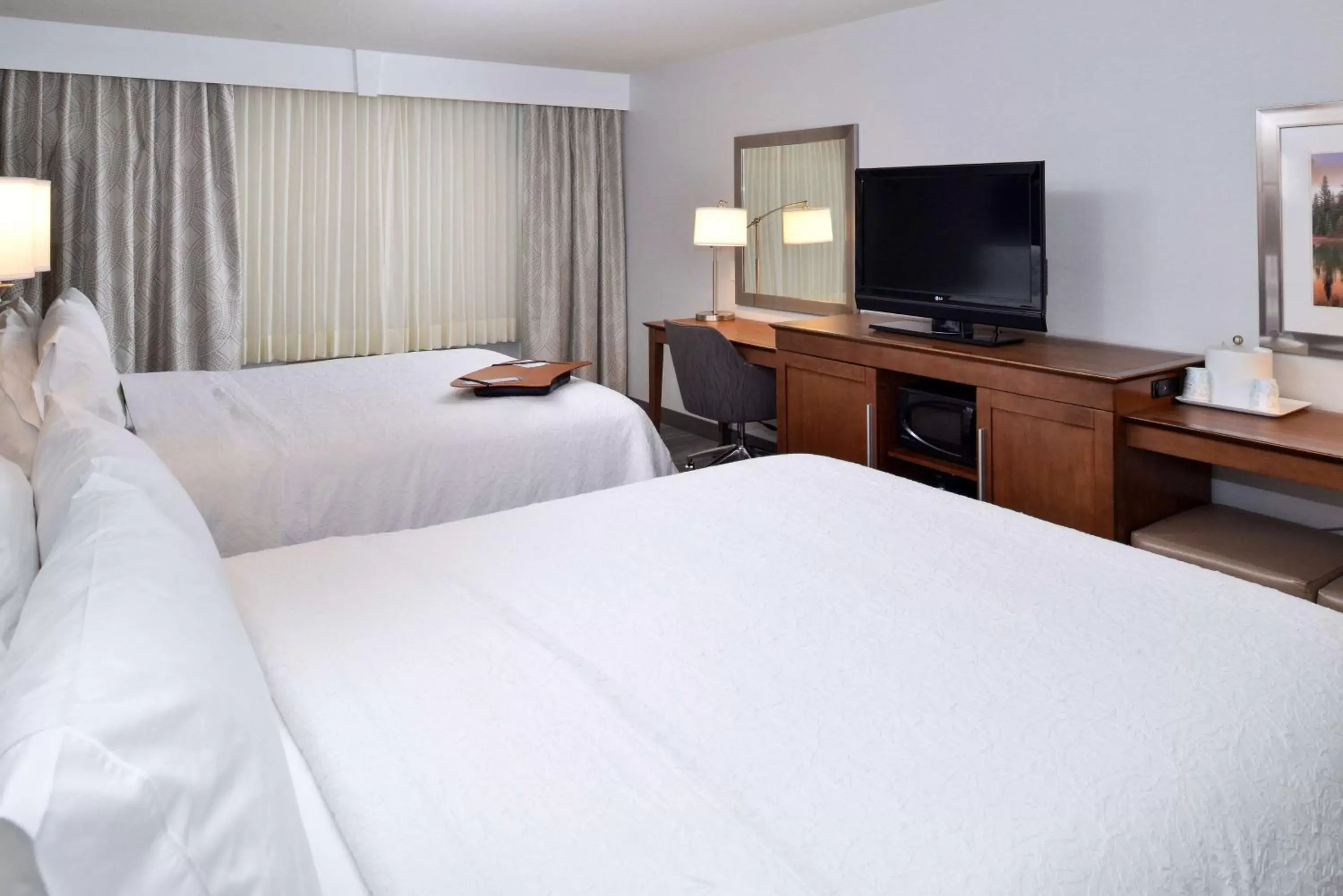 Bed in Hampton Inn & Suites by Hilton Calgary University NW