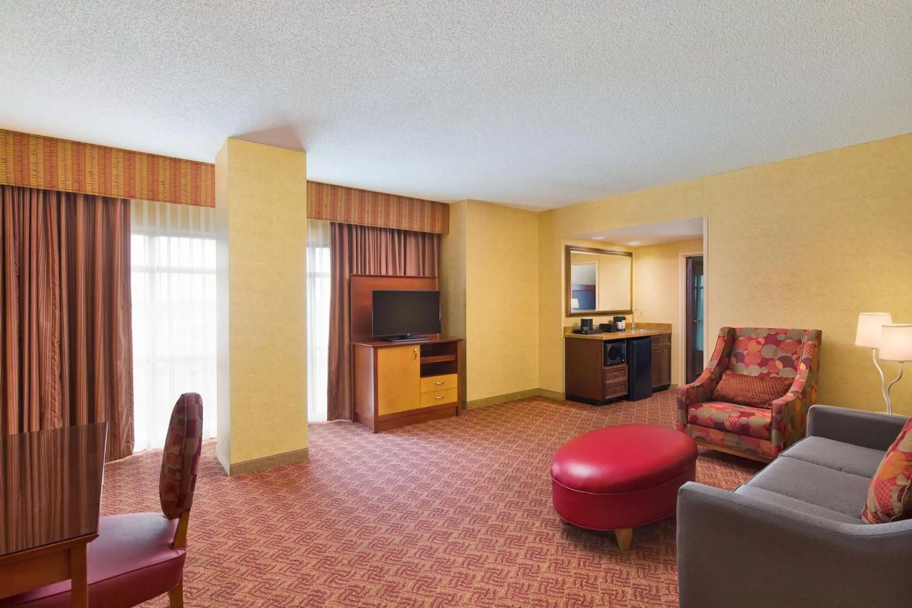 Living room, Seating Area in Embassy Suites by Hilton Charlotte Concord Golf Resort & Spa