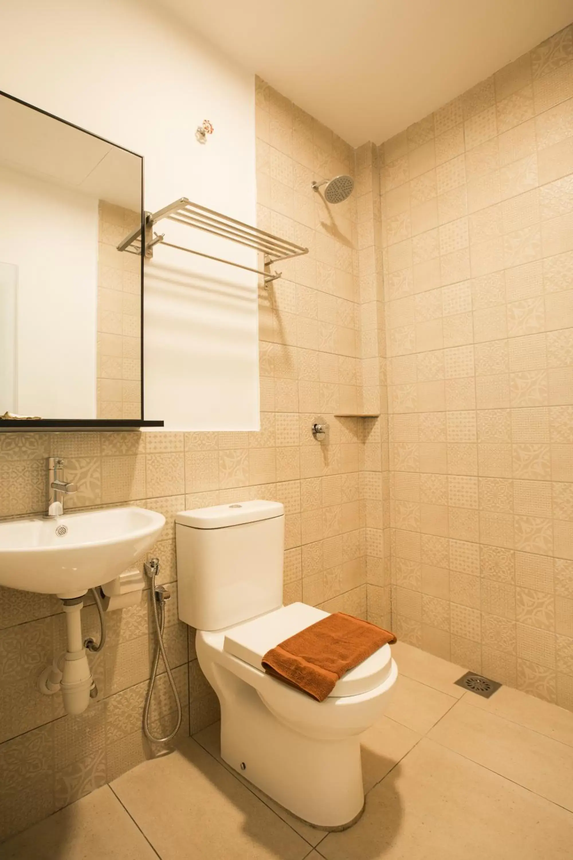 Shower, Bathroom in Hotel CIQ @ Jalan Trus