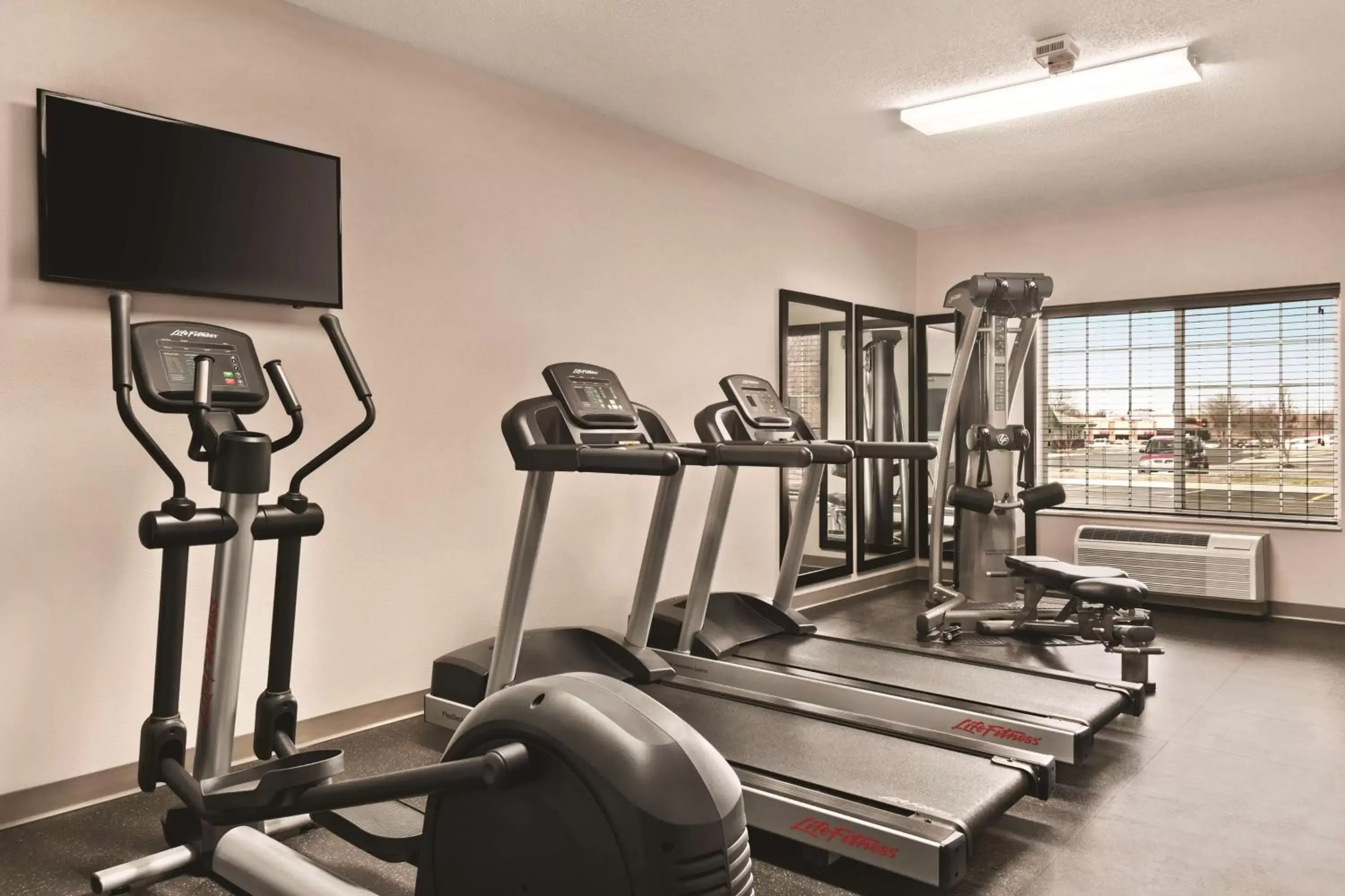 Activities, Fitness Center/Facilities in Country Inn & Suites by Radisson, Springfield, OH