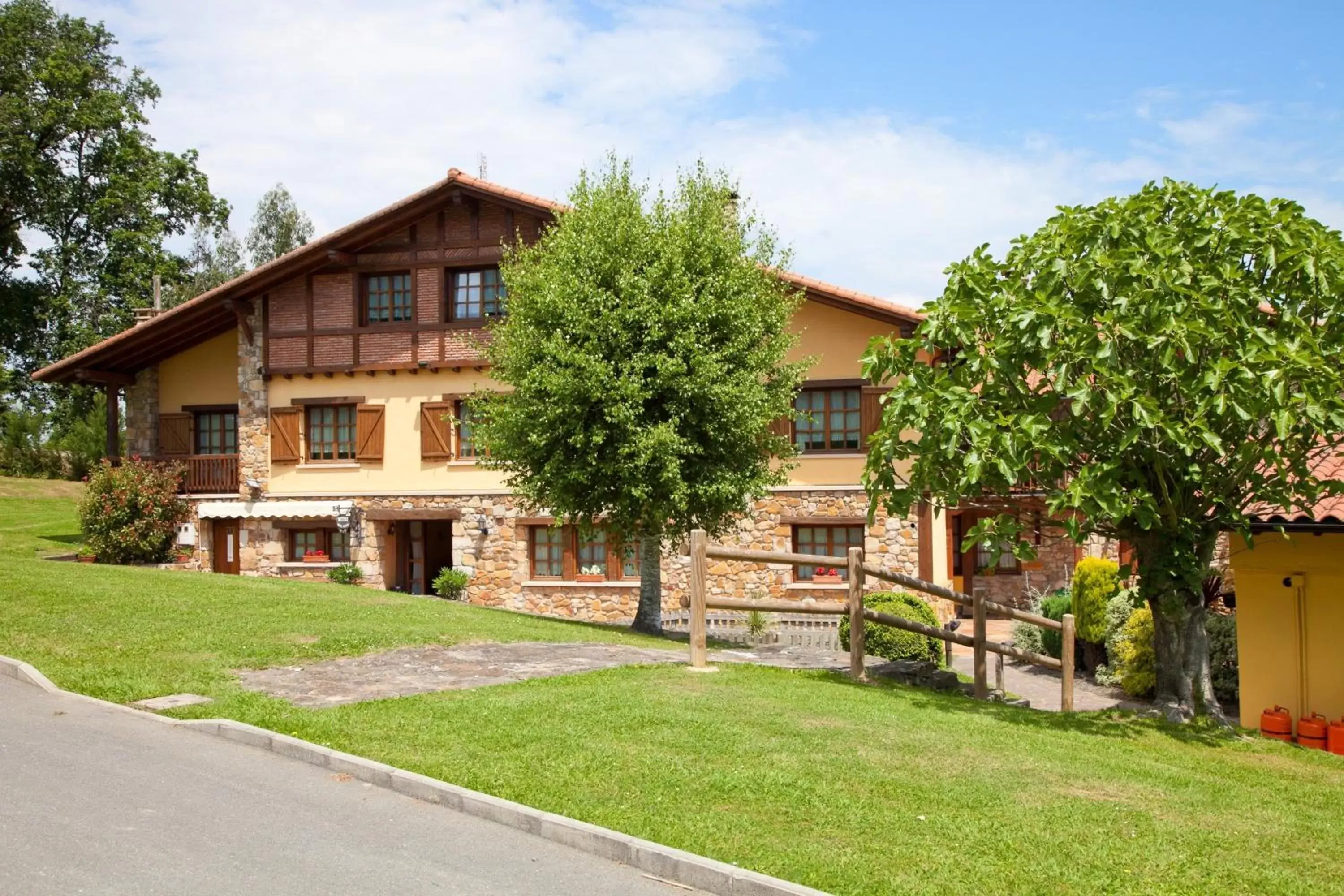 Facade/entrance, Property Building in Hotel Matsa B&B