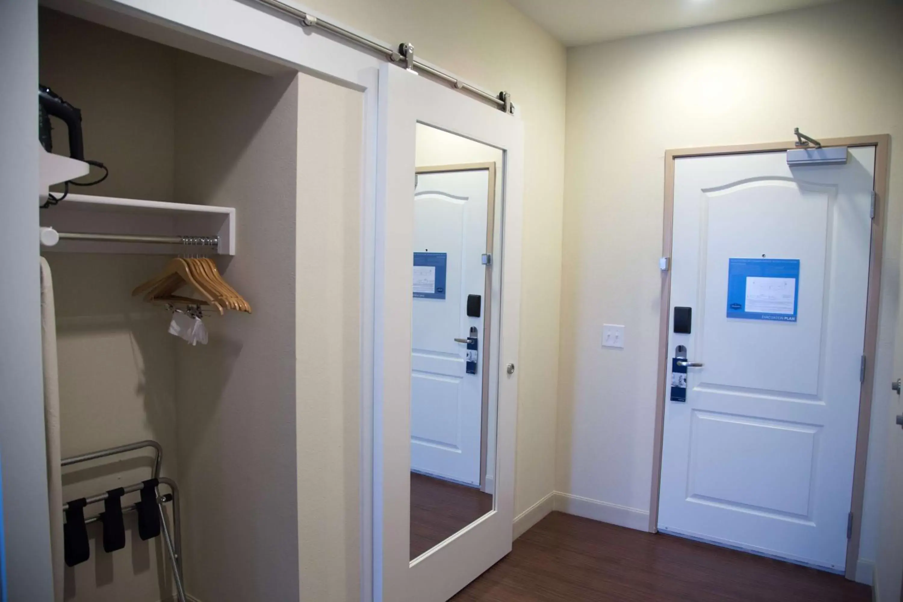 Bed, Bathroom in Hampton Inn and Suites by Hilton McKinney