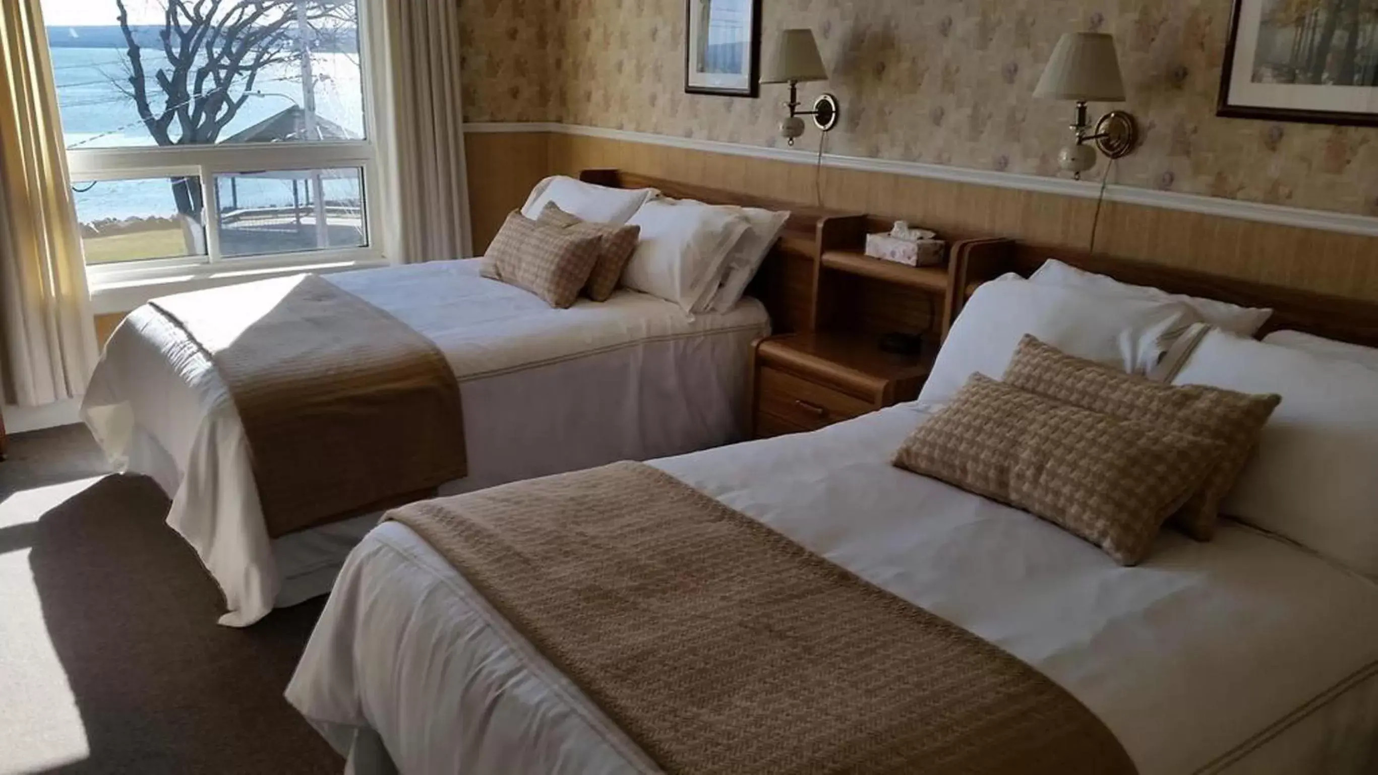 Bedroom, Bed in Bayside Inn