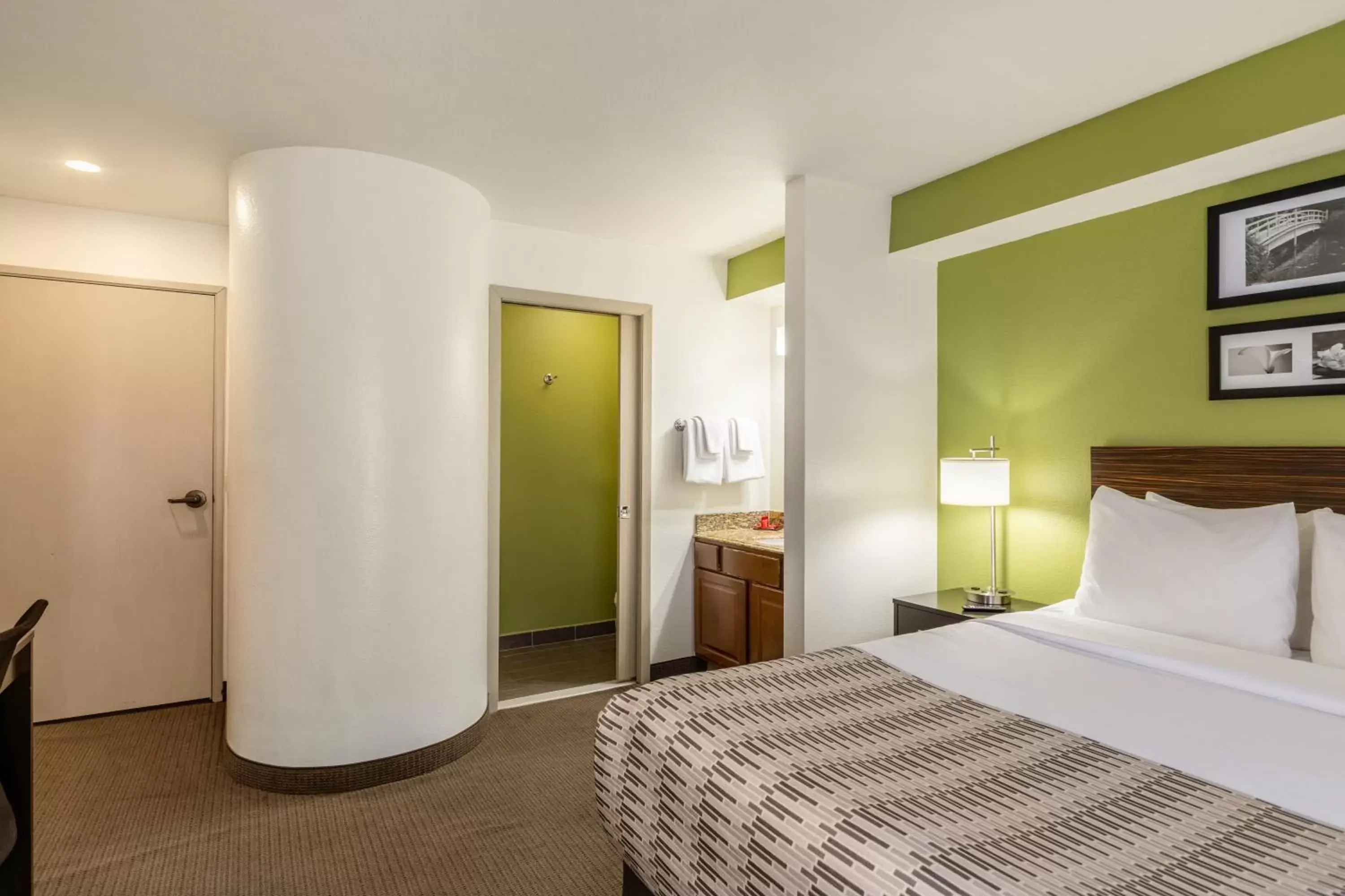 Guests, Bed in Surestay Plus Hotel by Best Western Superstition Springs