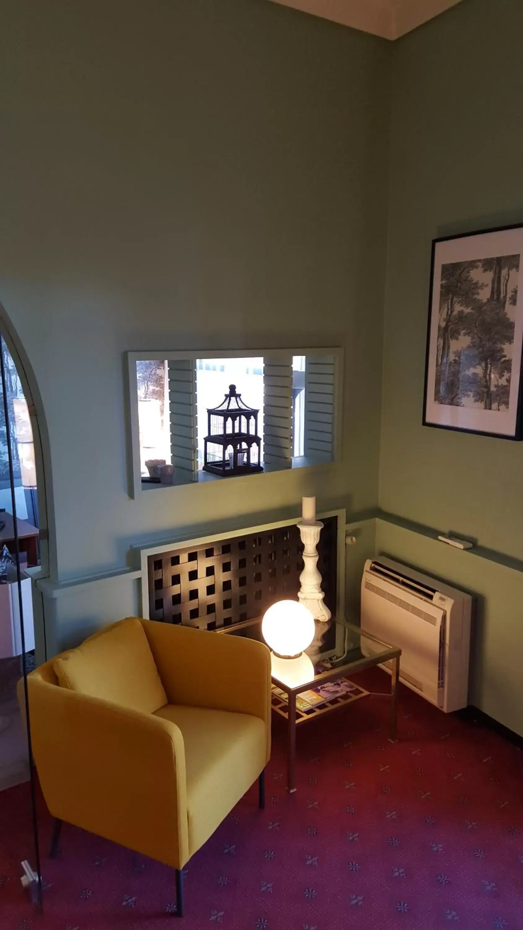 Lounge or bar, Seating Area in Brit Hotel Le Louvre