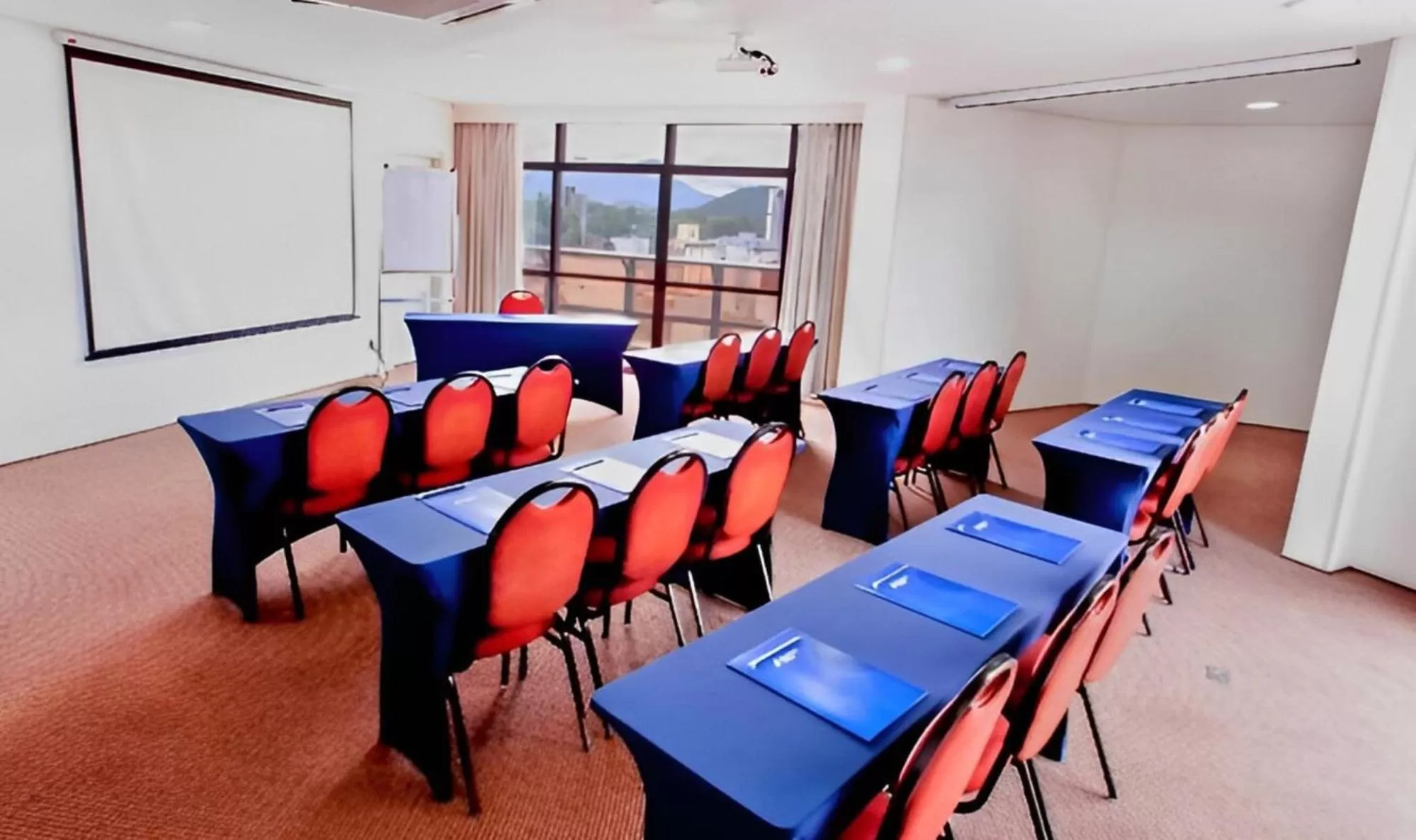 Meeting/conference room in Blue Tree Towers Joinville