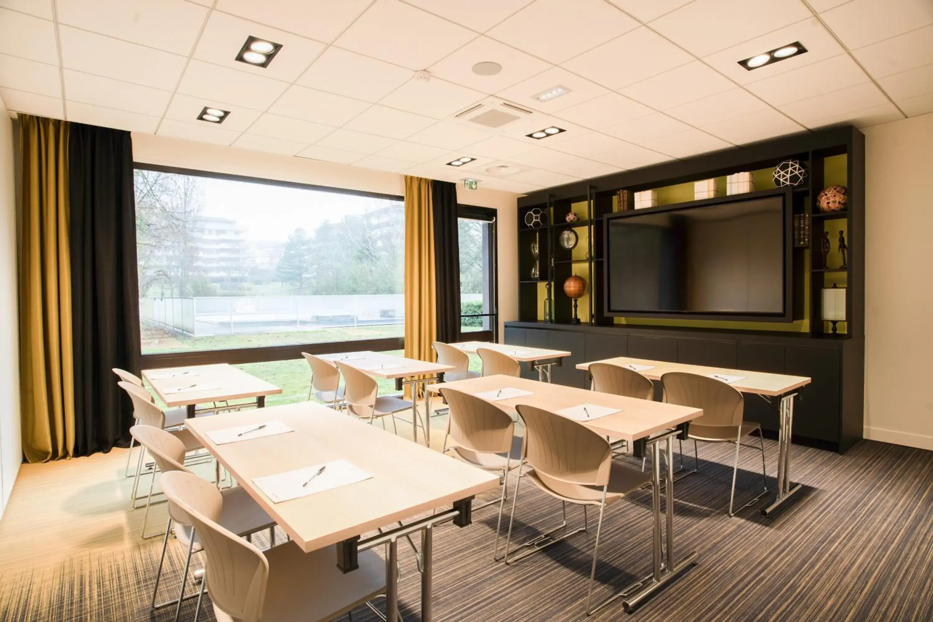 Meeting/conference room in Park & Suites Elégance Genève-Ferney Voltaire