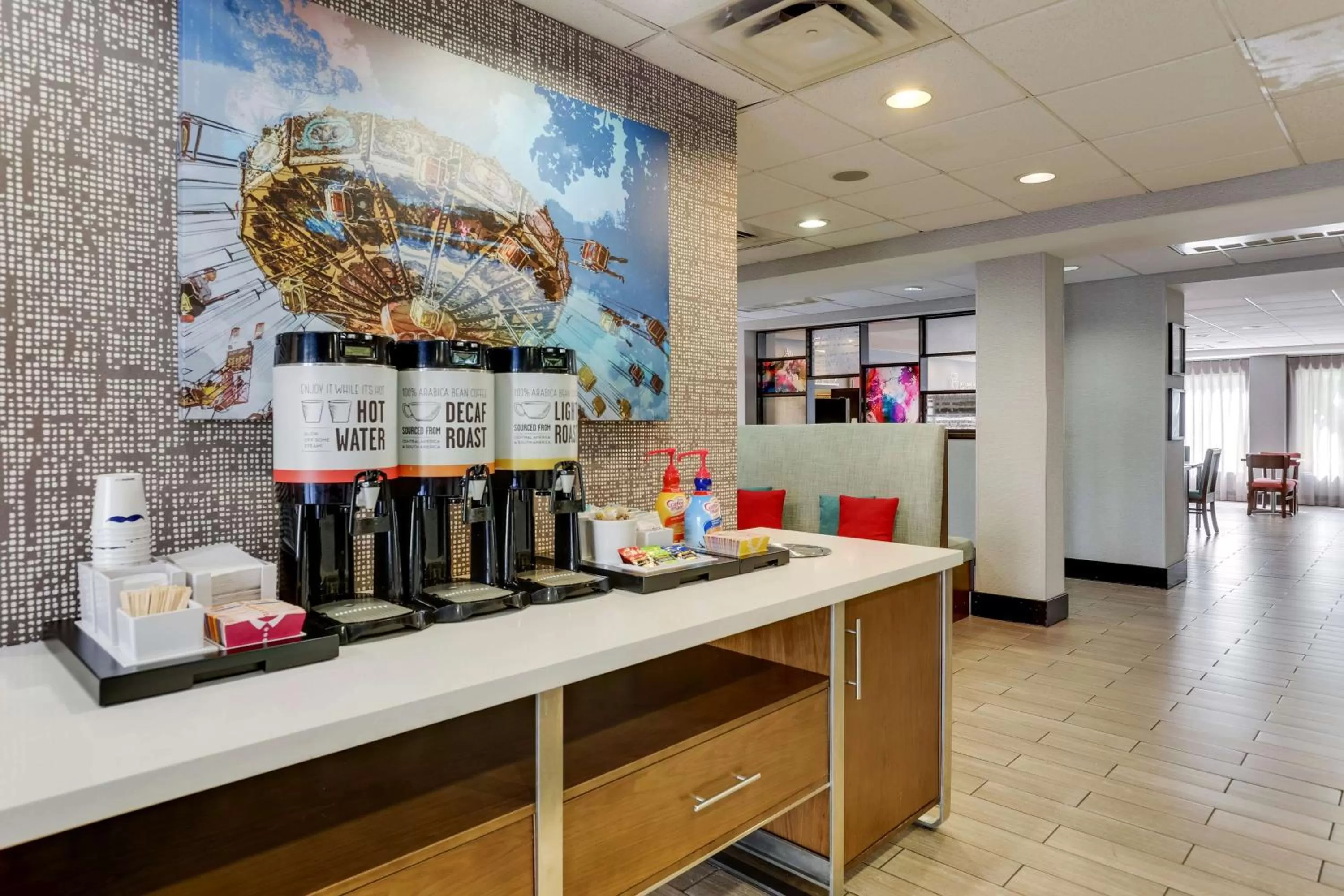 Dining area in Hampton Inn Cumming