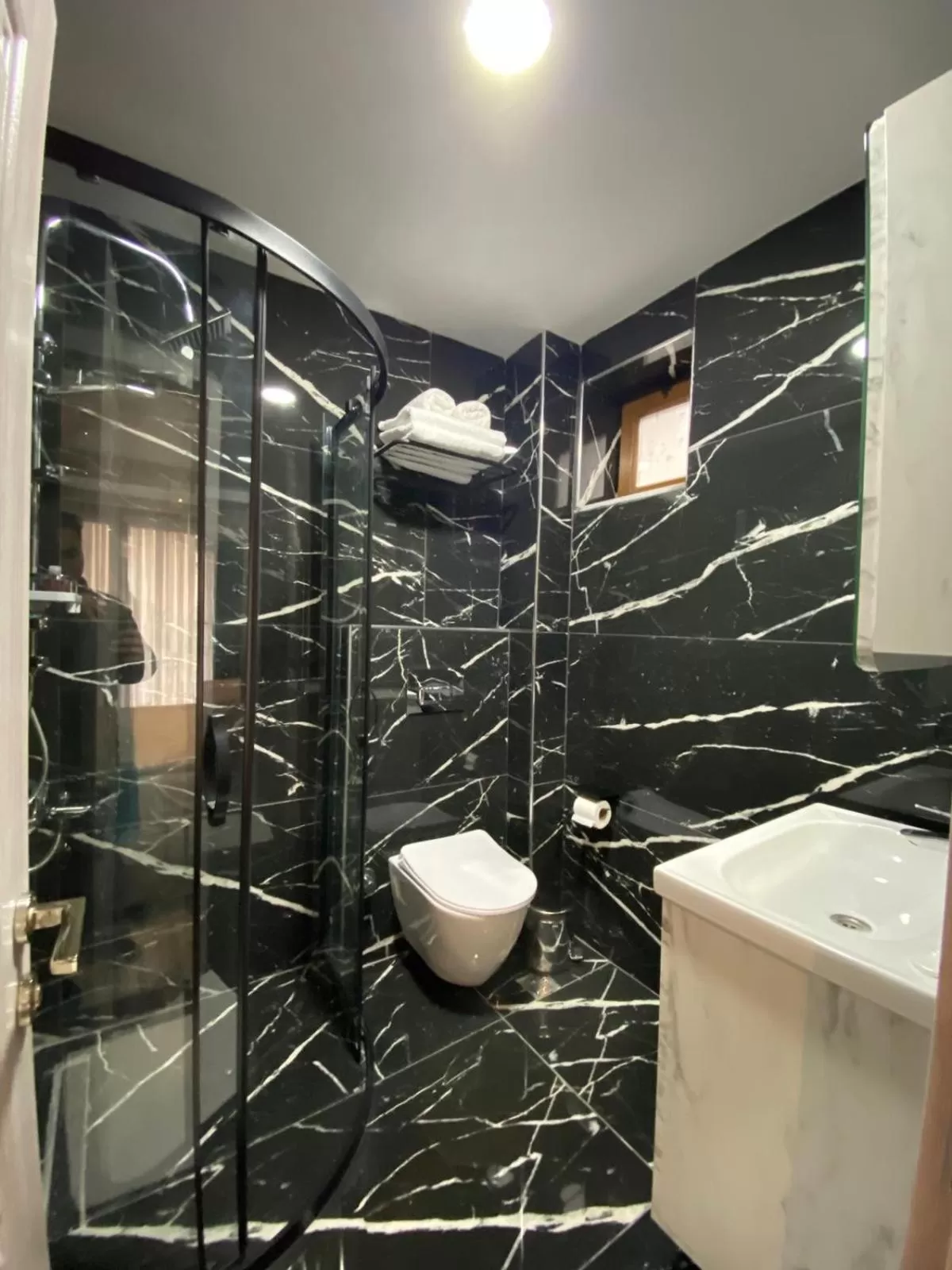 Shower in Hotel Blue Ottoman