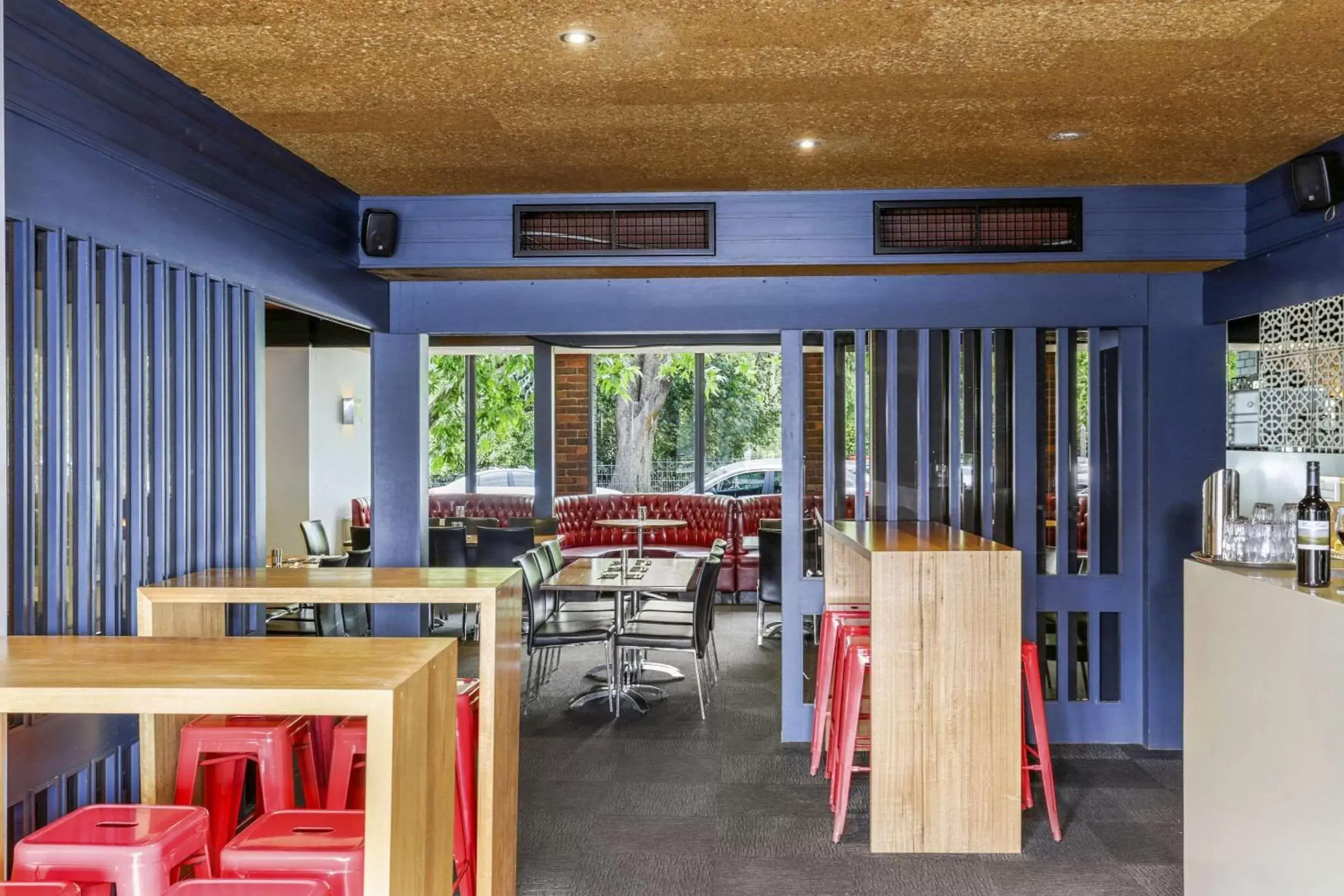 Lounge or bar in Botanical Hamilton Lounge or bar in Botanical Hamilton