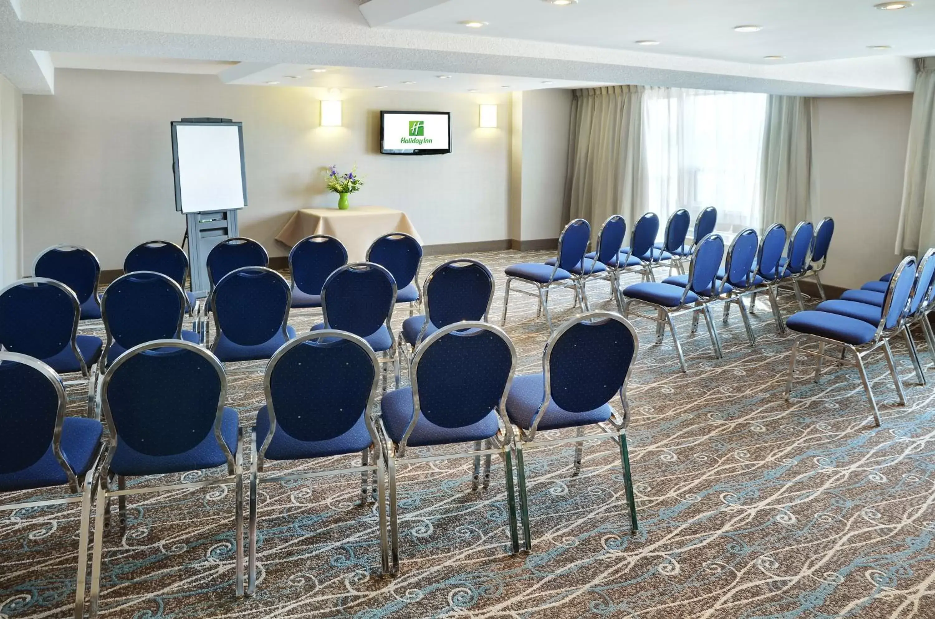 Meeting/conference room in Holiday Inn Hotel & Suites London, an IHG Hotel