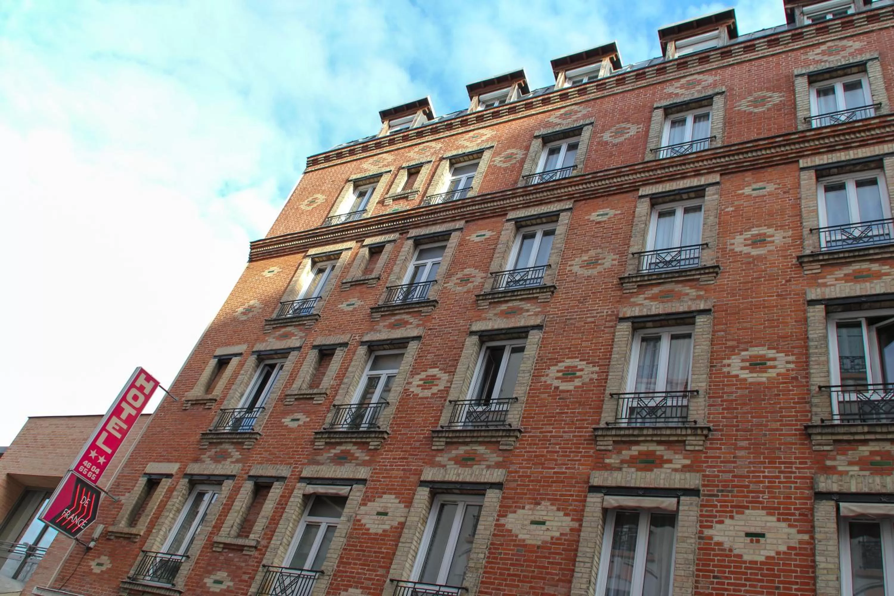 Property building in Hôtel De France