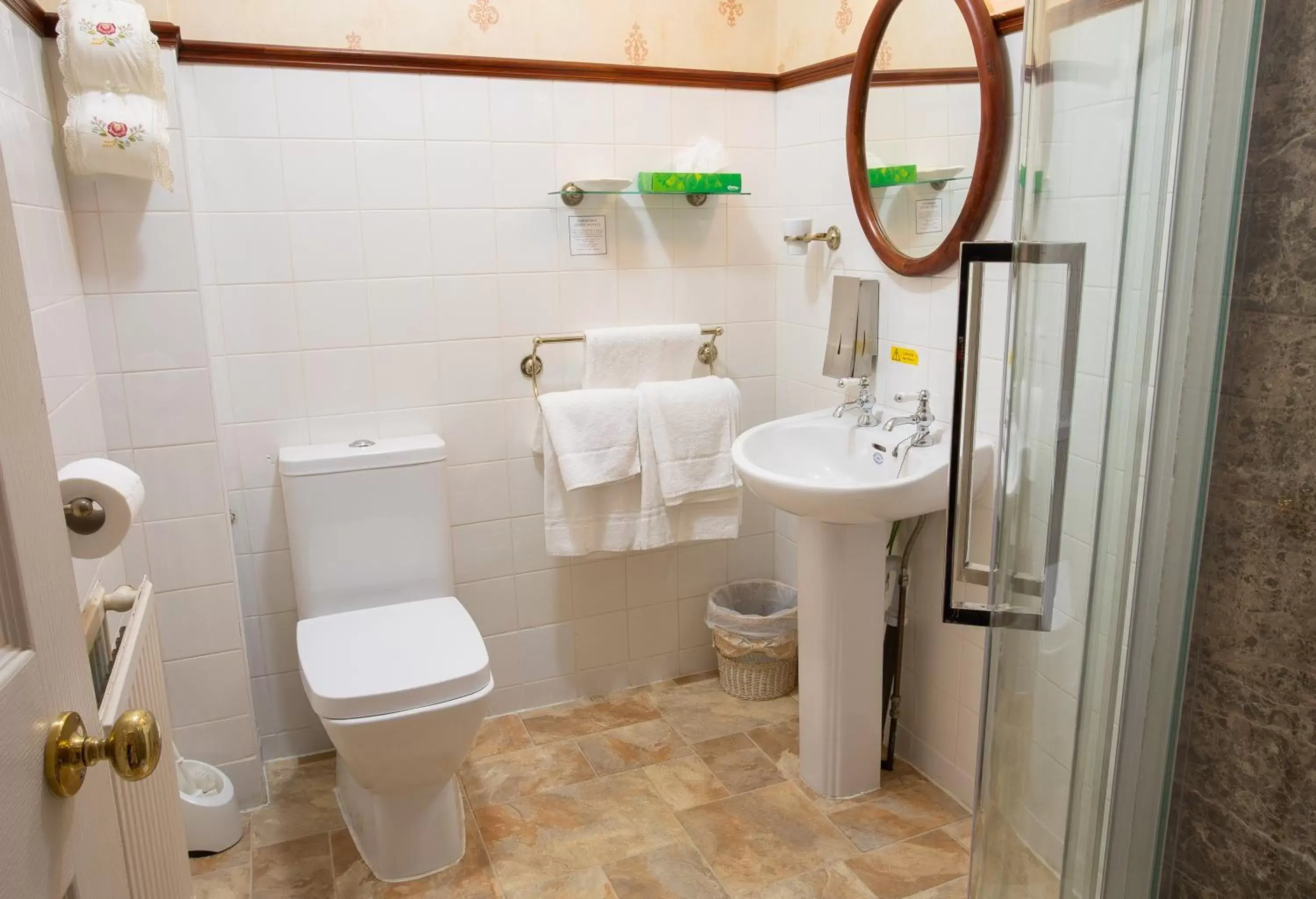 Toilet, Bathroom in Fines Bayliwick Hotel