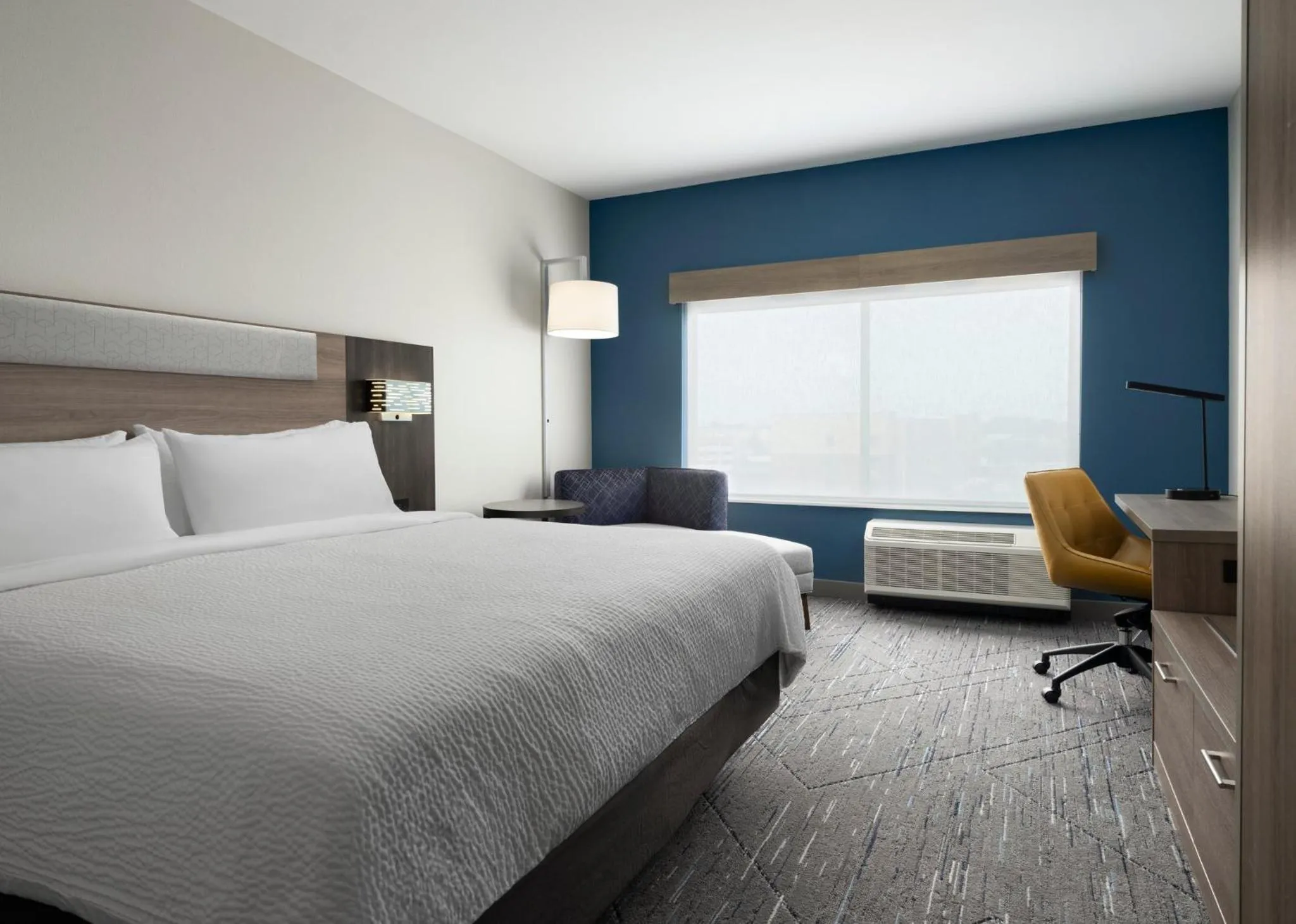 Photo of the whole room, Bed in Holiday Inn Express & Suites Lima by IHG