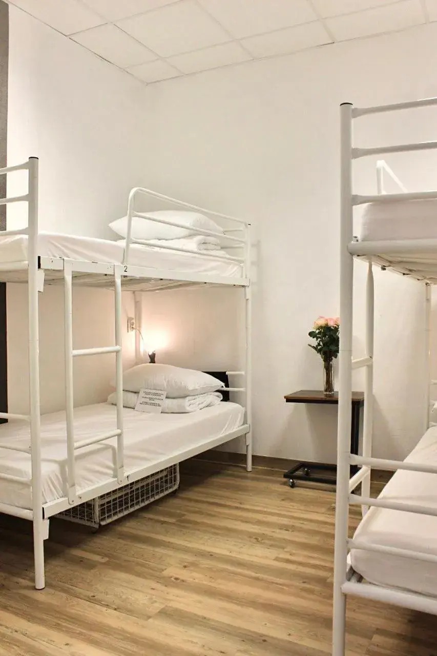 Bed, Bunk Bed in Warsaw Hostel Centrum