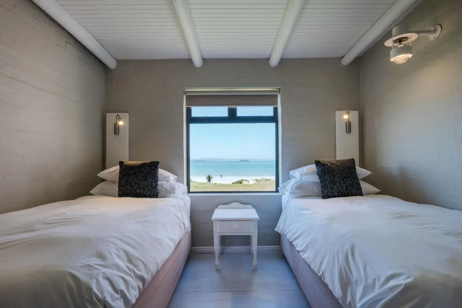 Bedroom, Bed in Blue Bay Lodge