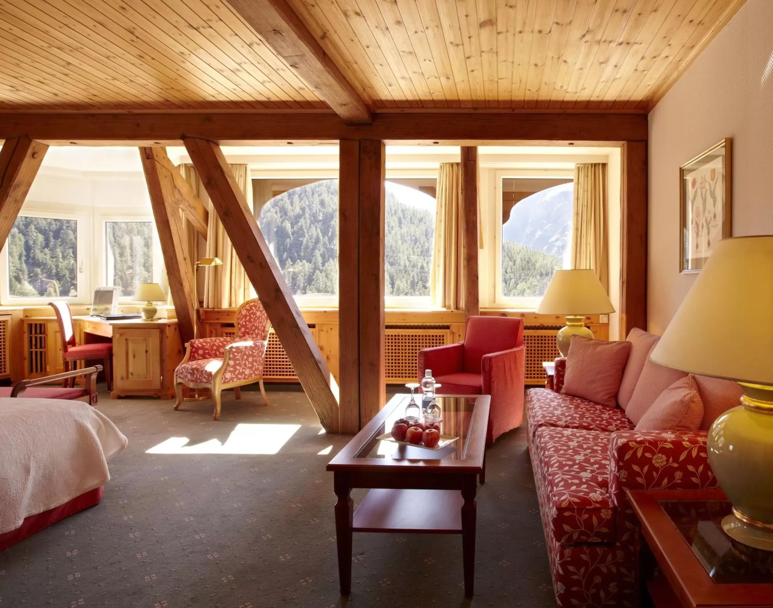 Photo of the whole room, Seating Area in Hotel Walther - Relais & Châteaux