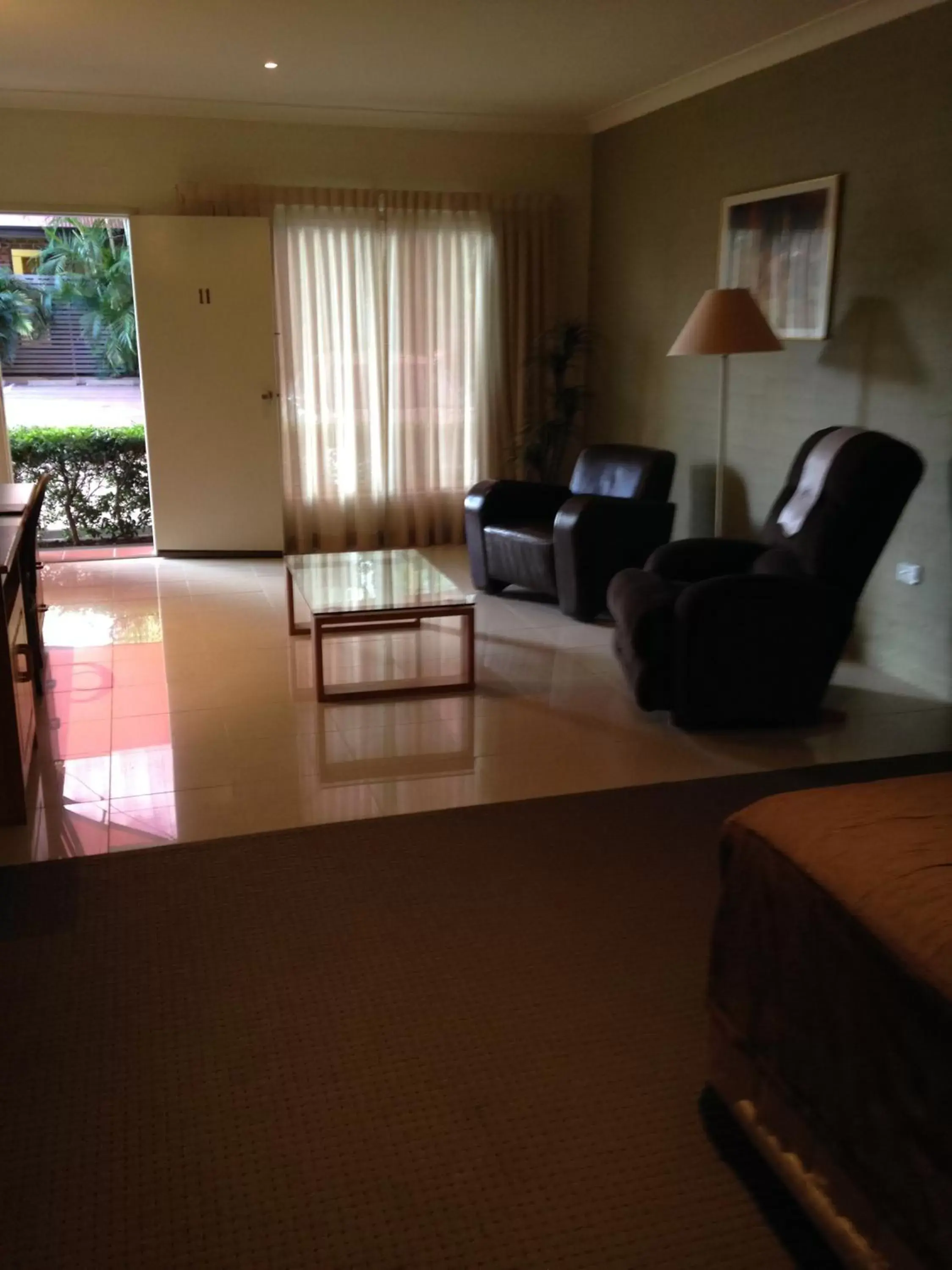 Day, Seating Area in Francis Phillip Motor Inn and The Lodge