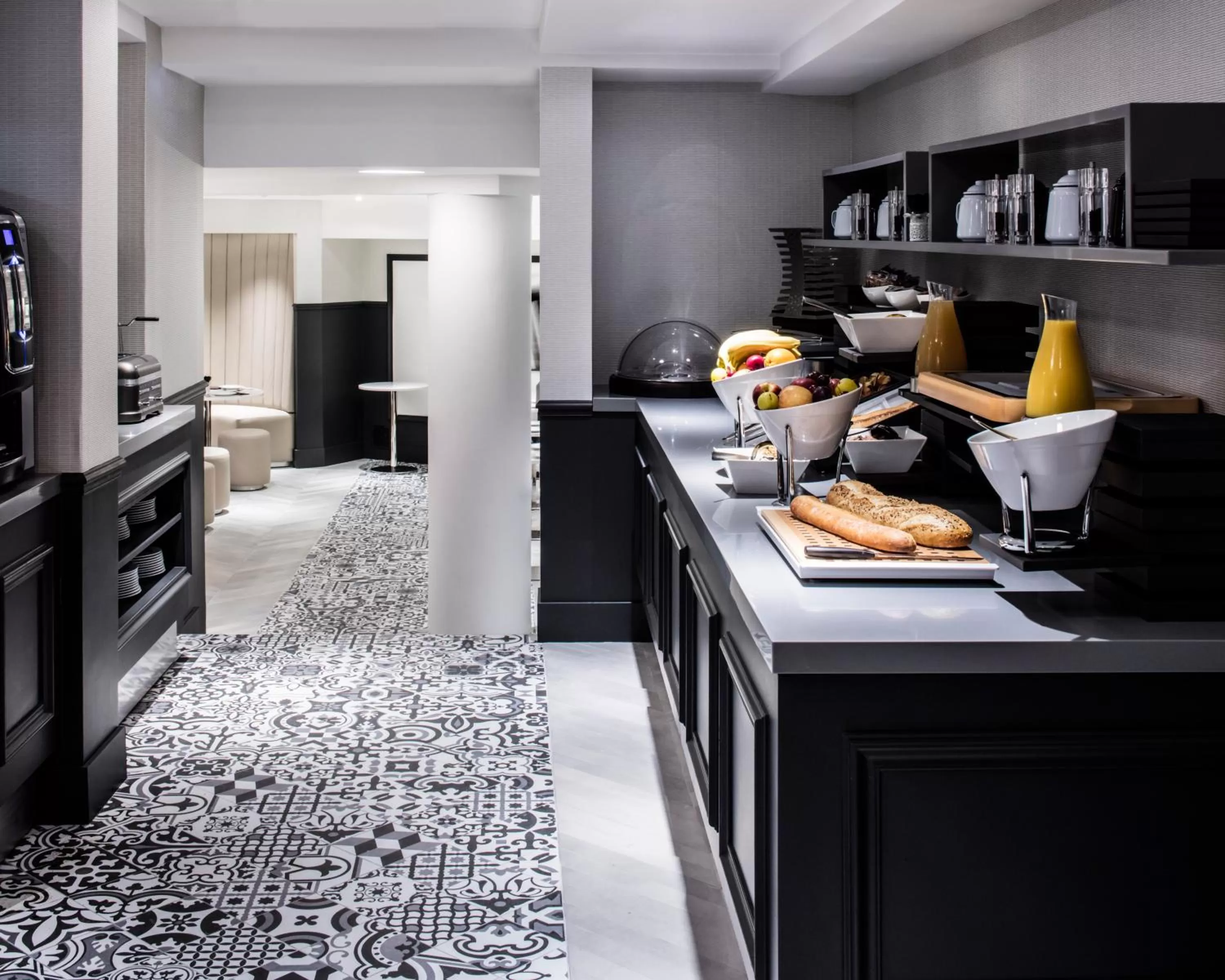 Buffet breakfast, Kitchen/Kitchenette in Hotel Trinité Haussmann