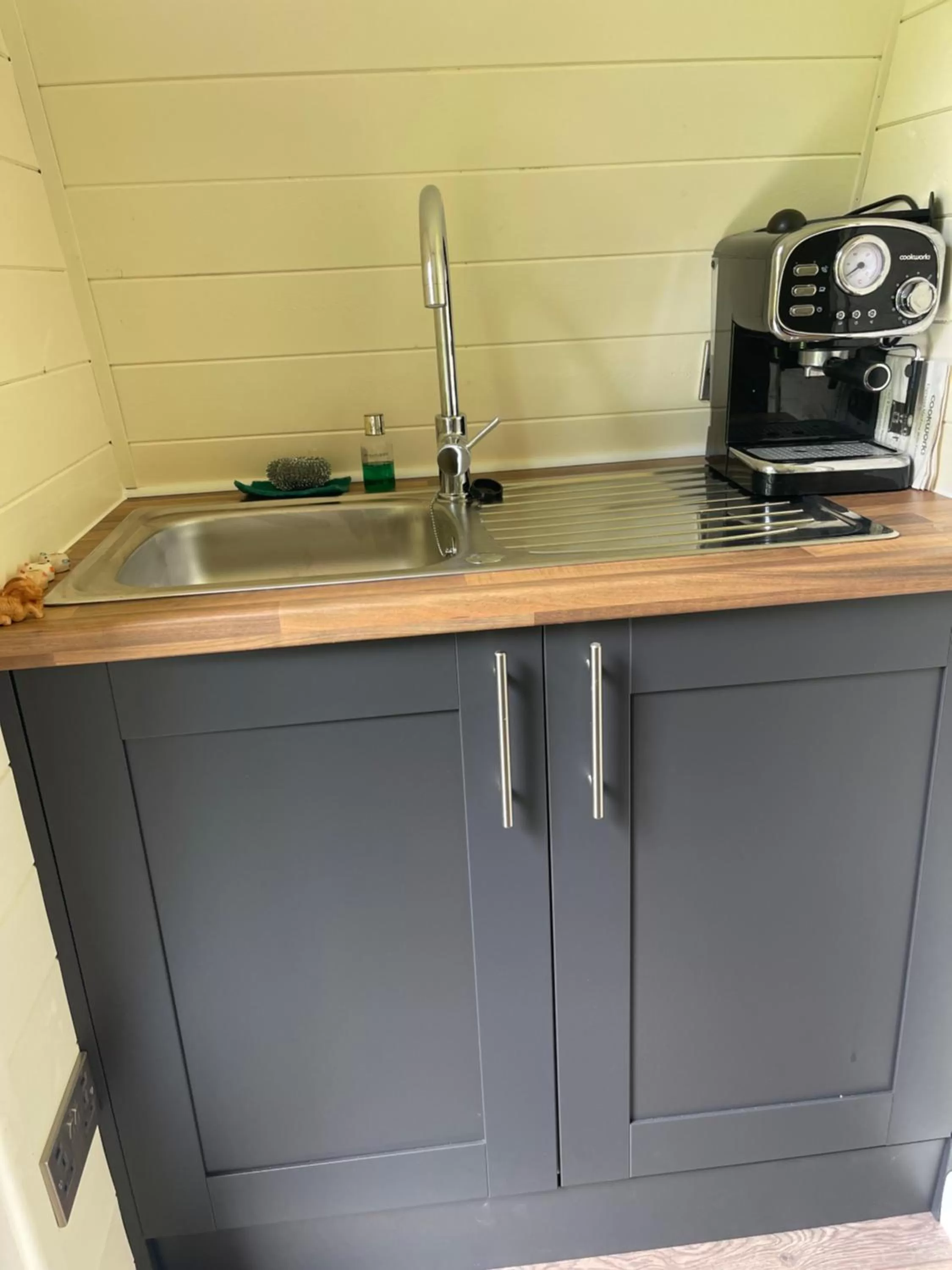 Kitchen/Kitchenette in South Lodge House
