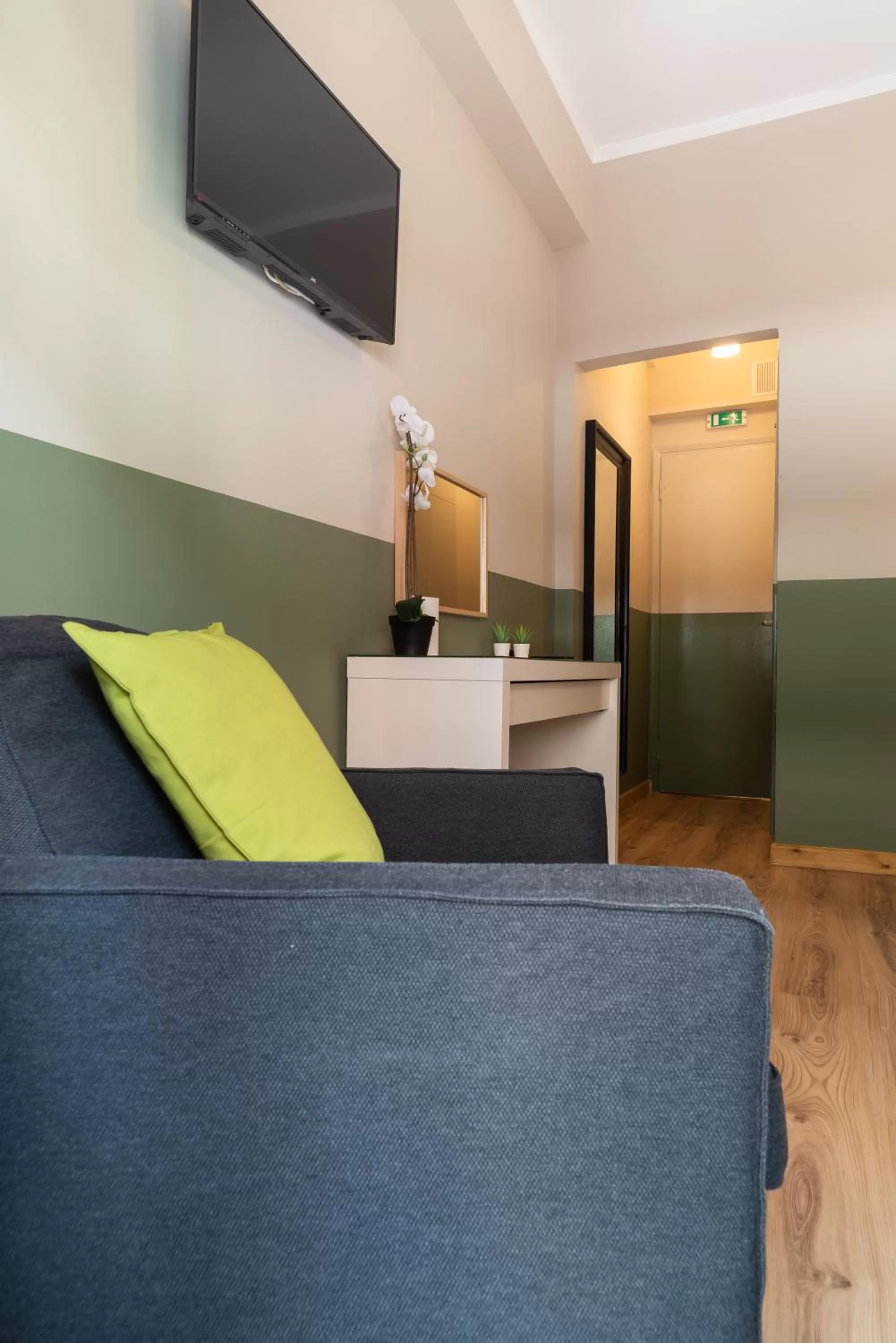 Seating area in HOTEL_TIER