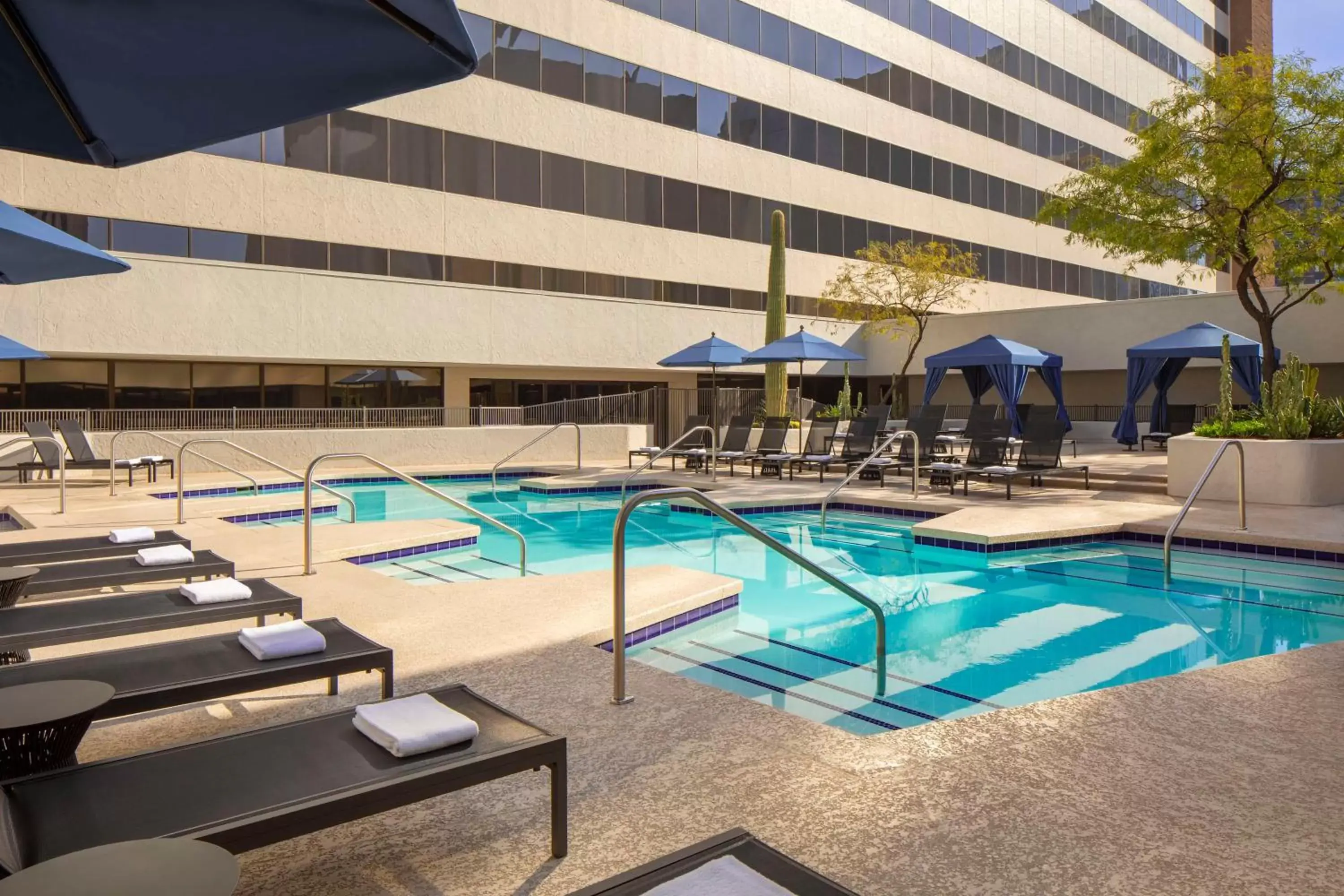 Swimming Pool in Hyatt Regency Phoenix