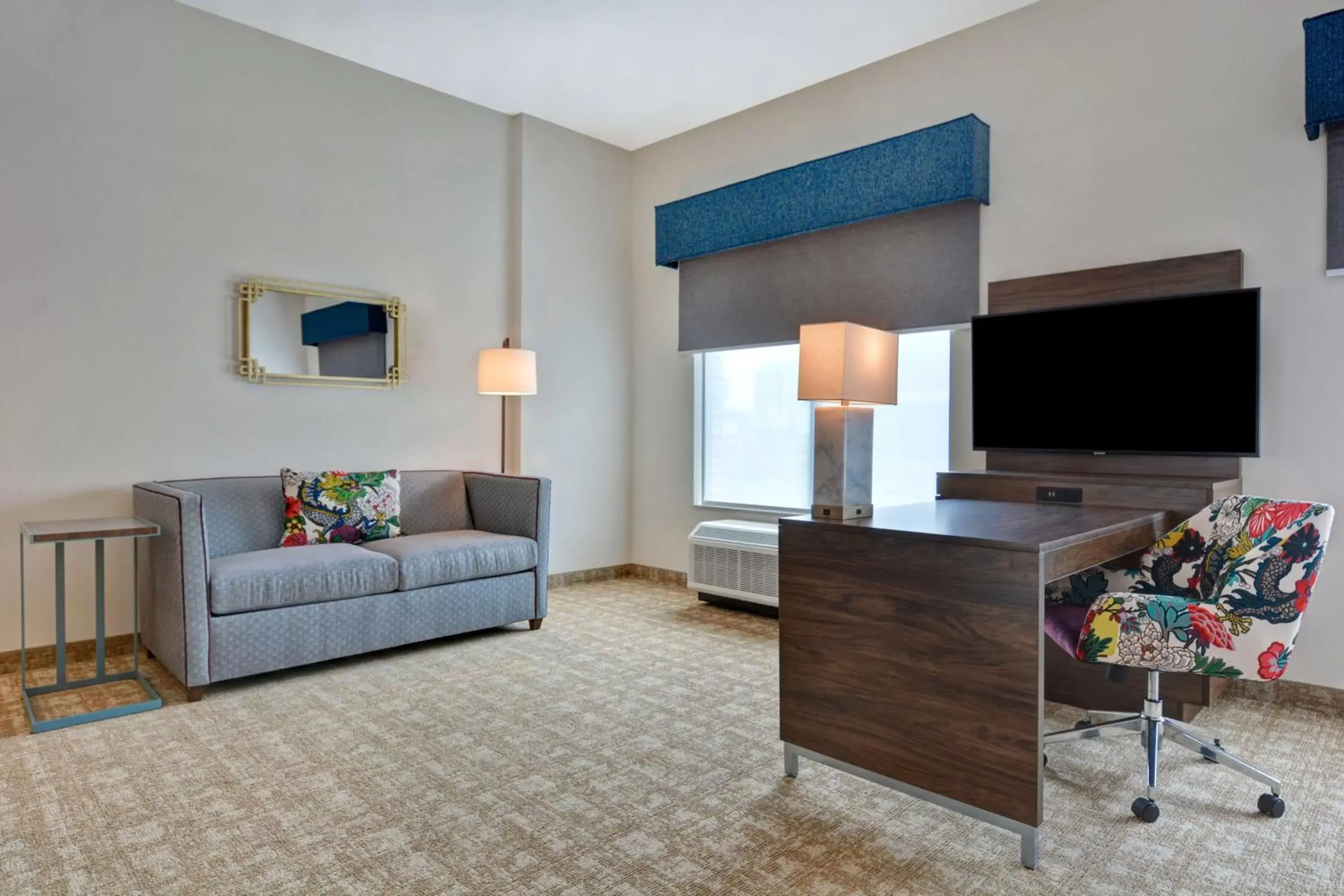 Bedroom, Seating Area in Hampton Inn & Suites Nashville Downtown Capitol View, Tn