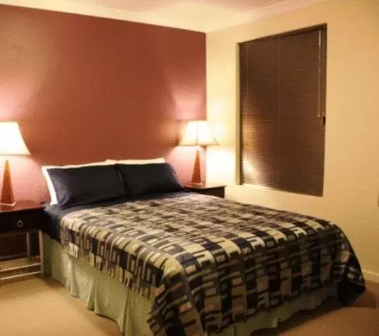 Queen Room with Private Bathroom in Arcadian Bed & Breakfast