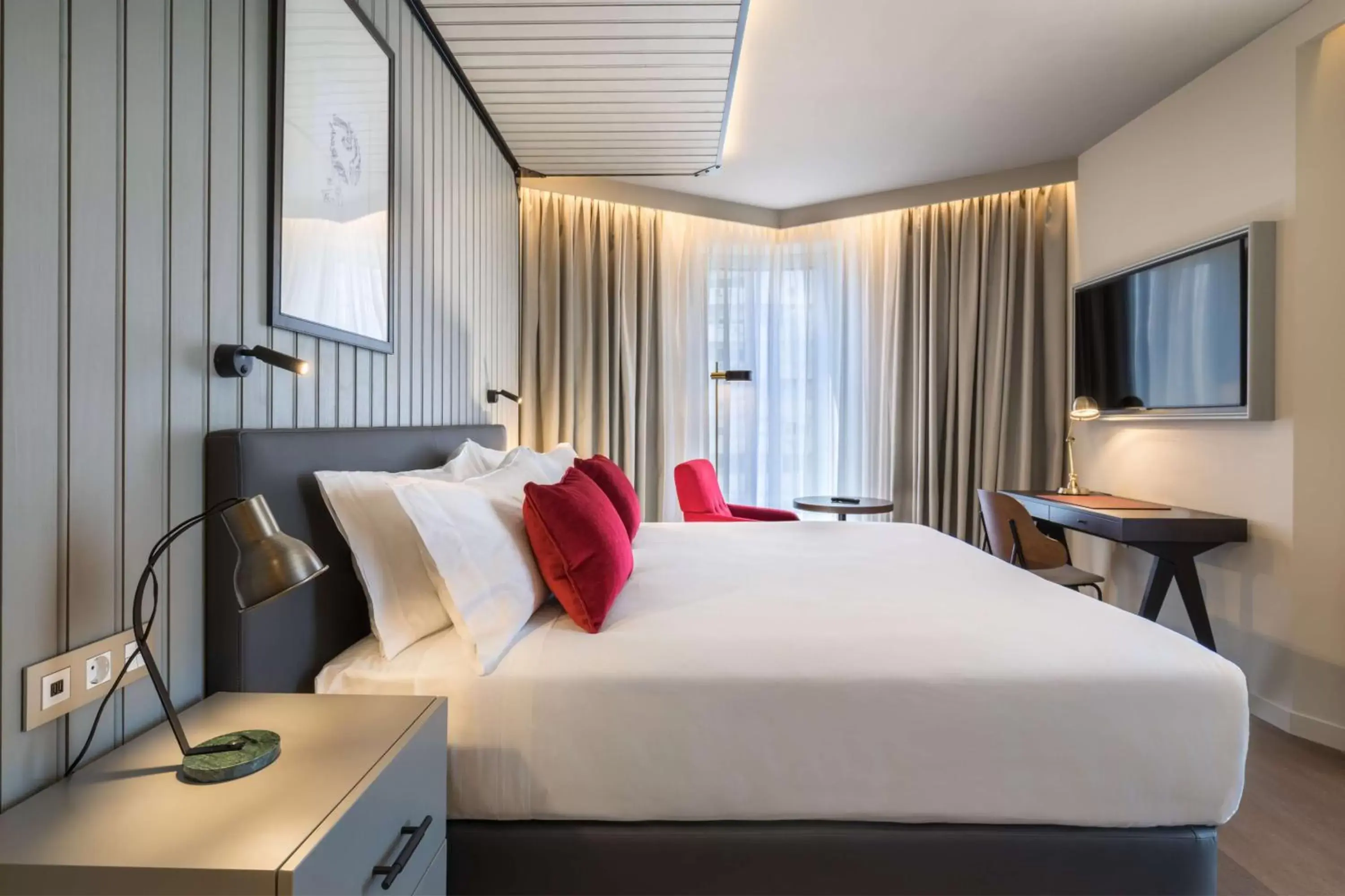 Bedroom, Bed in Canopy by Hilton Madrid Castellana