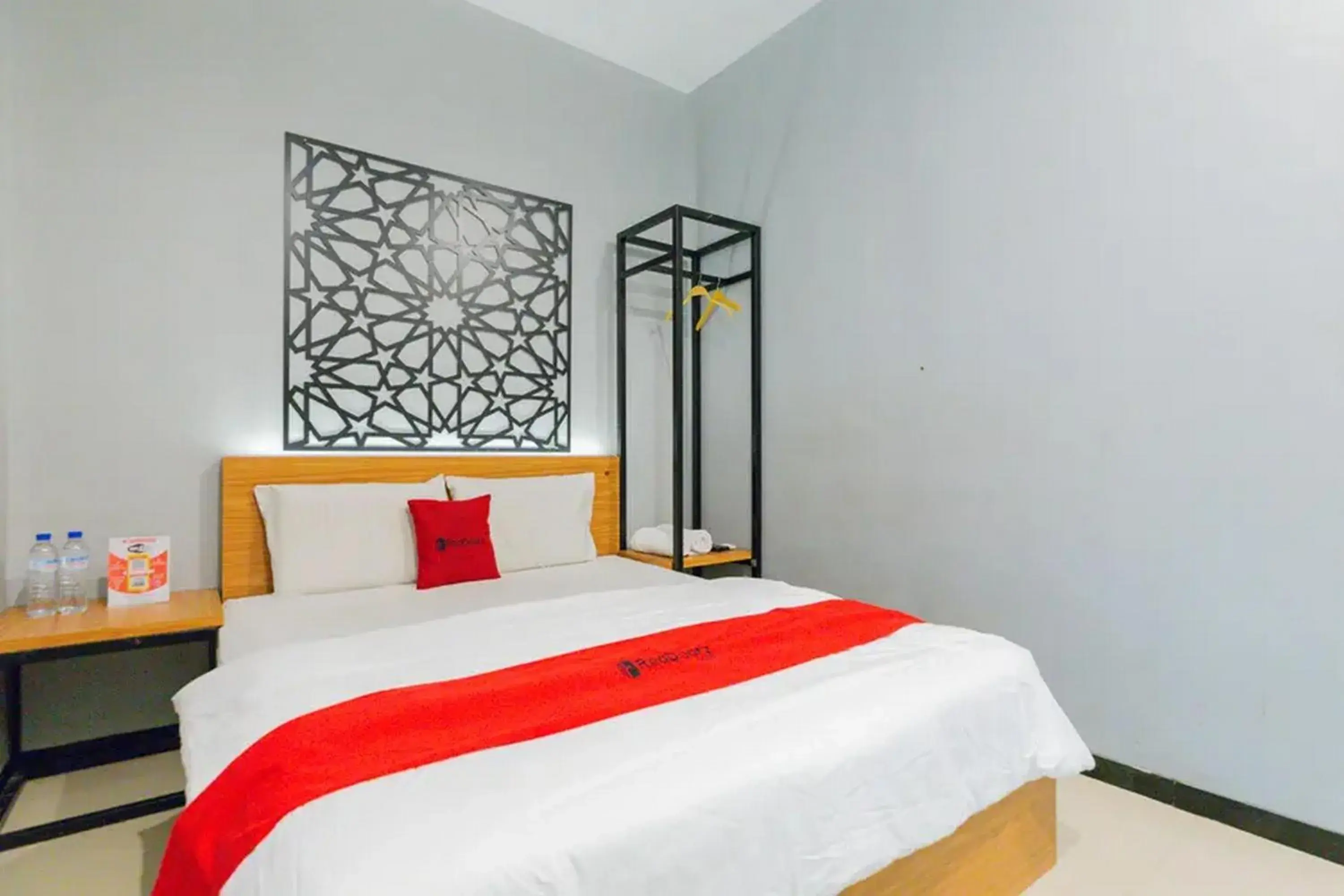 Bed in RedDoorz @ Manukan Surabaya