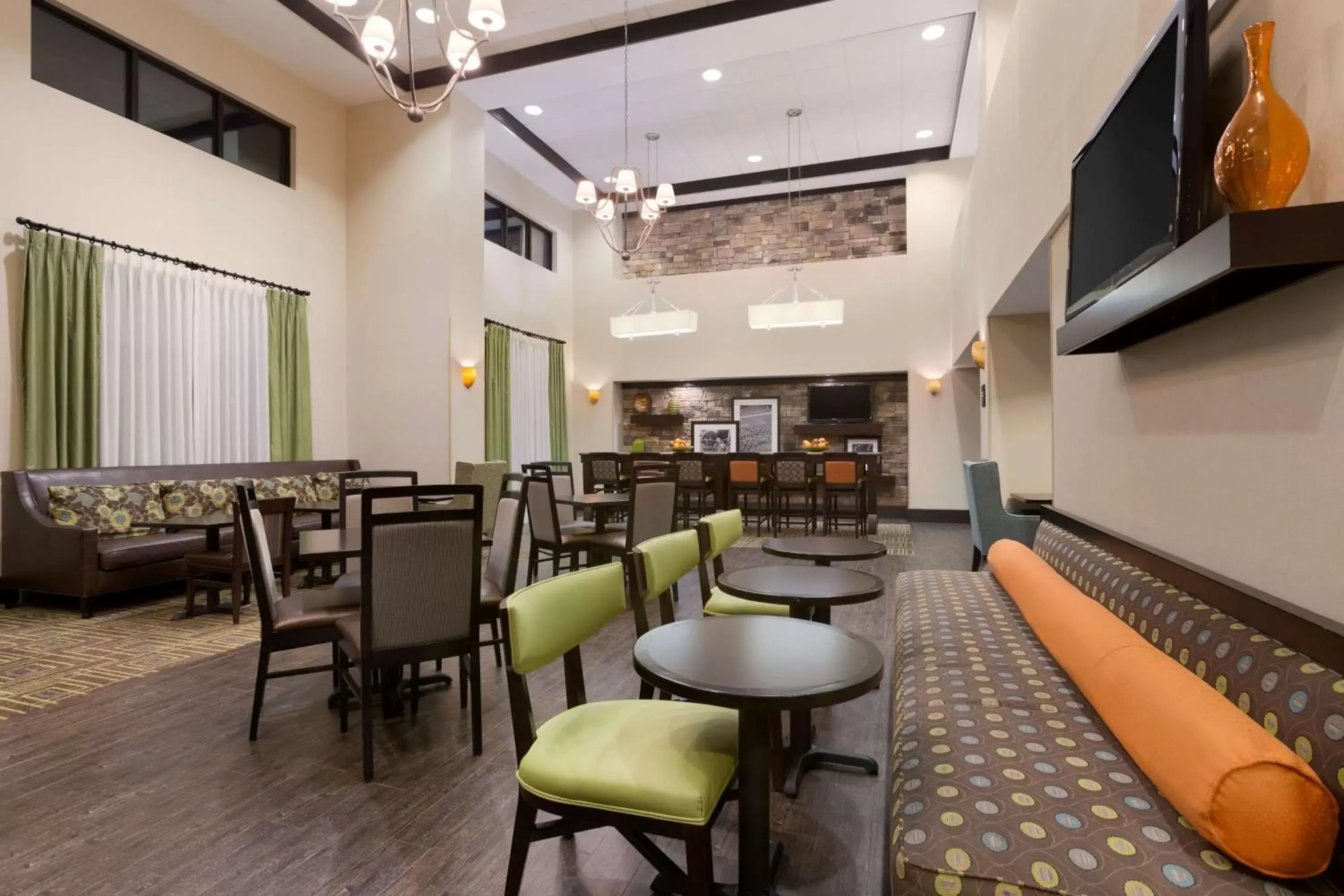 Lobby or reception, Restaurant/Places to Eat in Hampton Inn & Suites Birmingham/280 East-Eagle Point