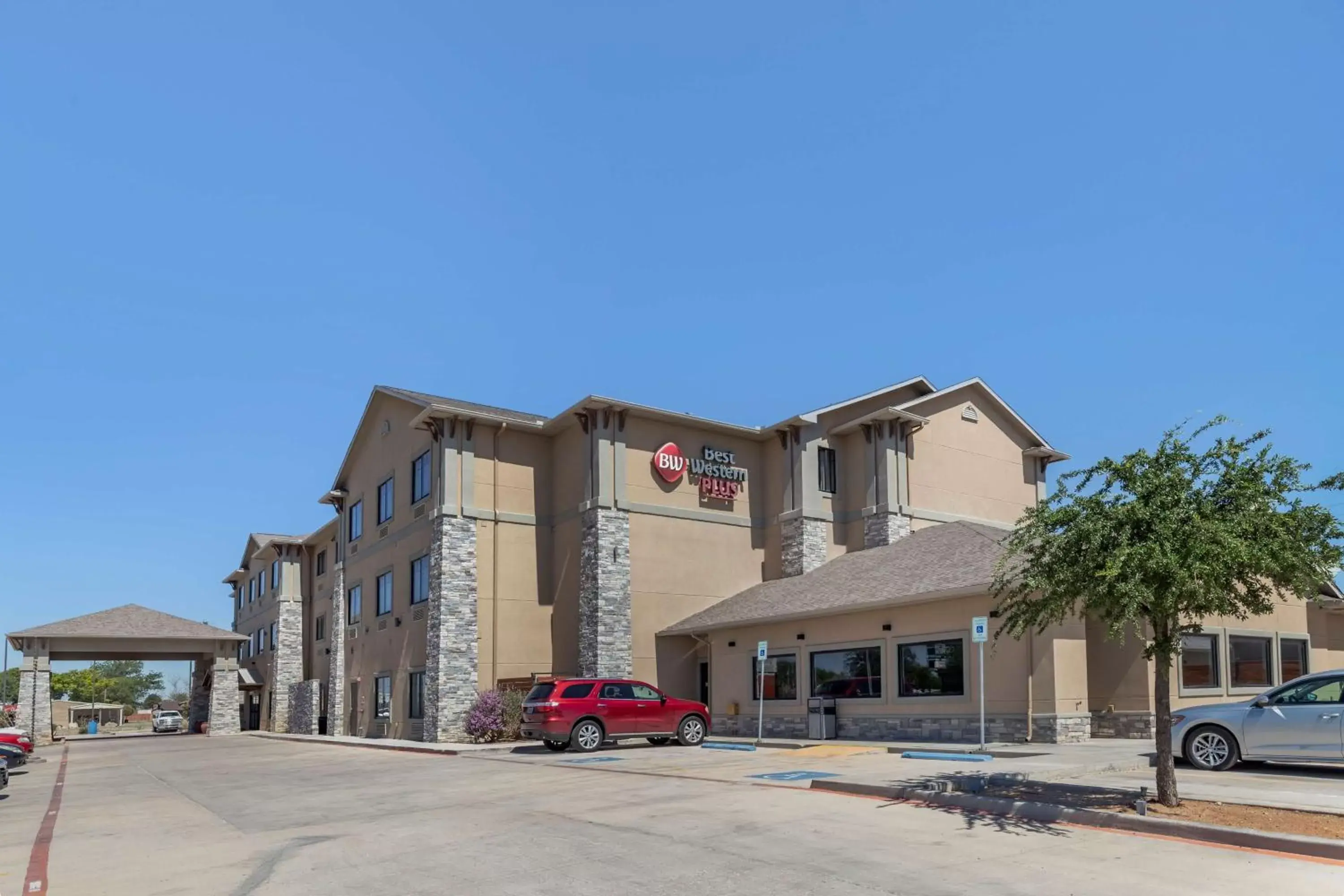 Property Building in Best Western Plus Big Lake Inn