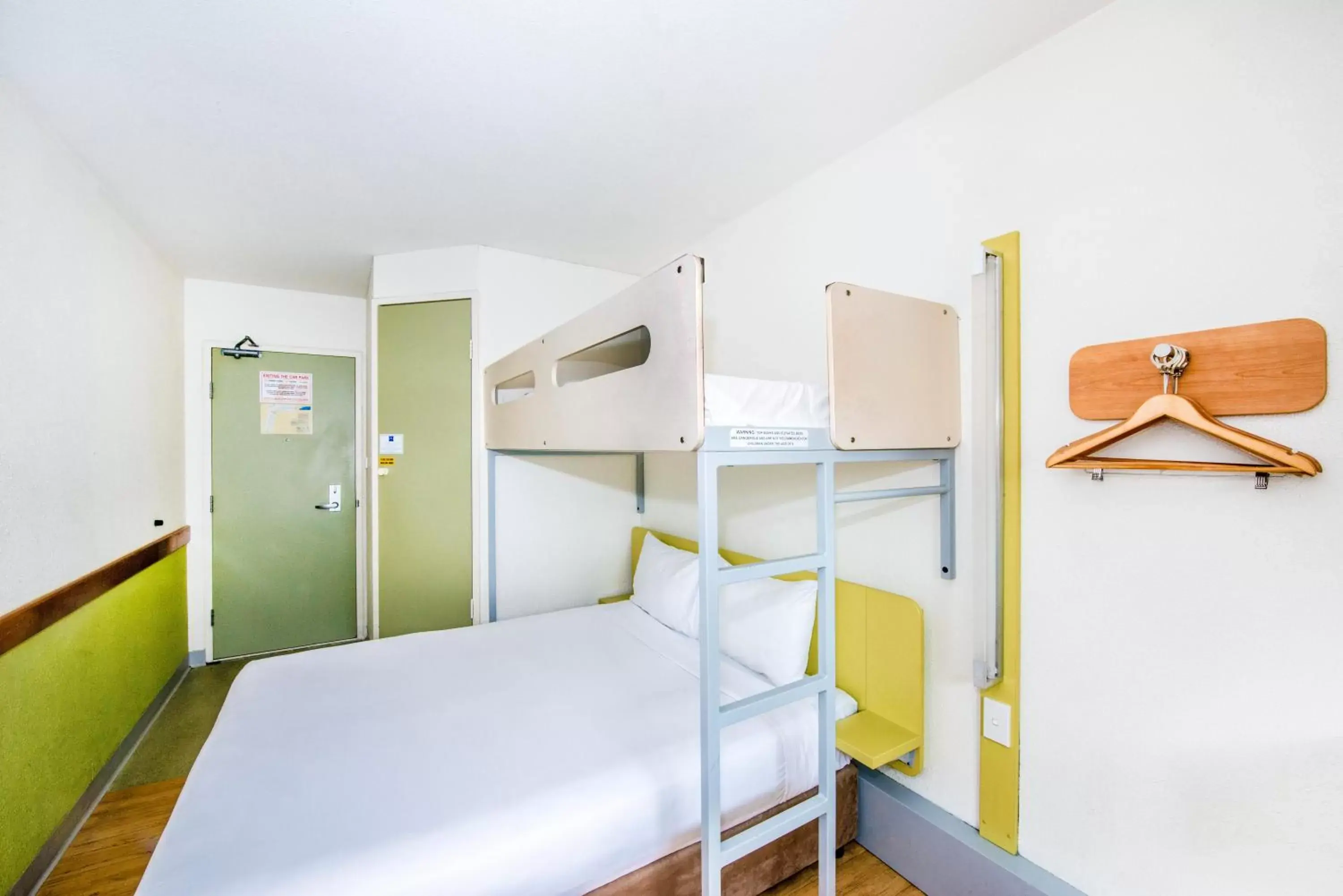Queen Room with a Bunk Bed in ibis Budget Wentworthville Queen Room with a Bunk Bed in ibis Budget Wentworthville