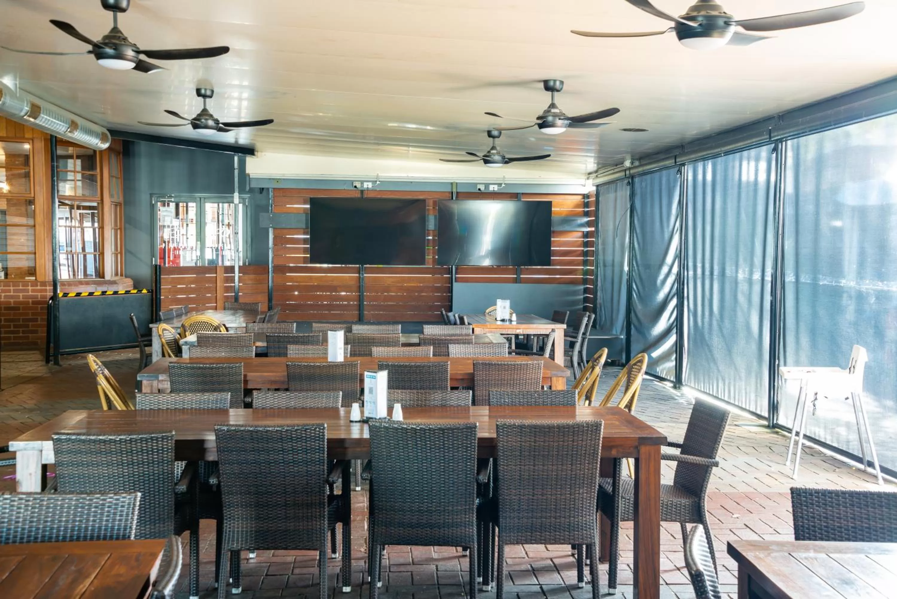 Patio in Peppermill Inn Motel