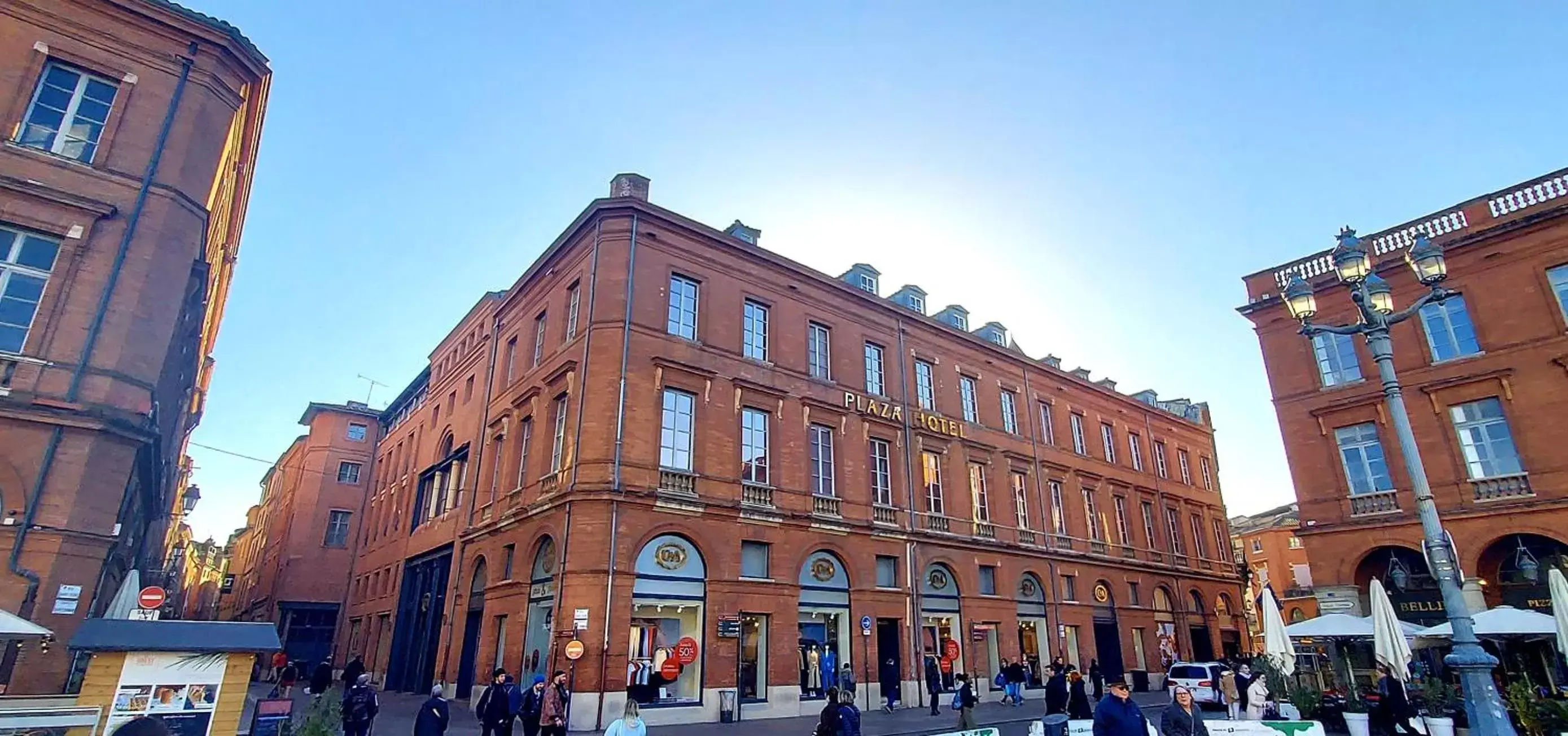Property building in Plaza Hotel Capitole Toulouse - Anciennement-formerly CROWNE PLAZA