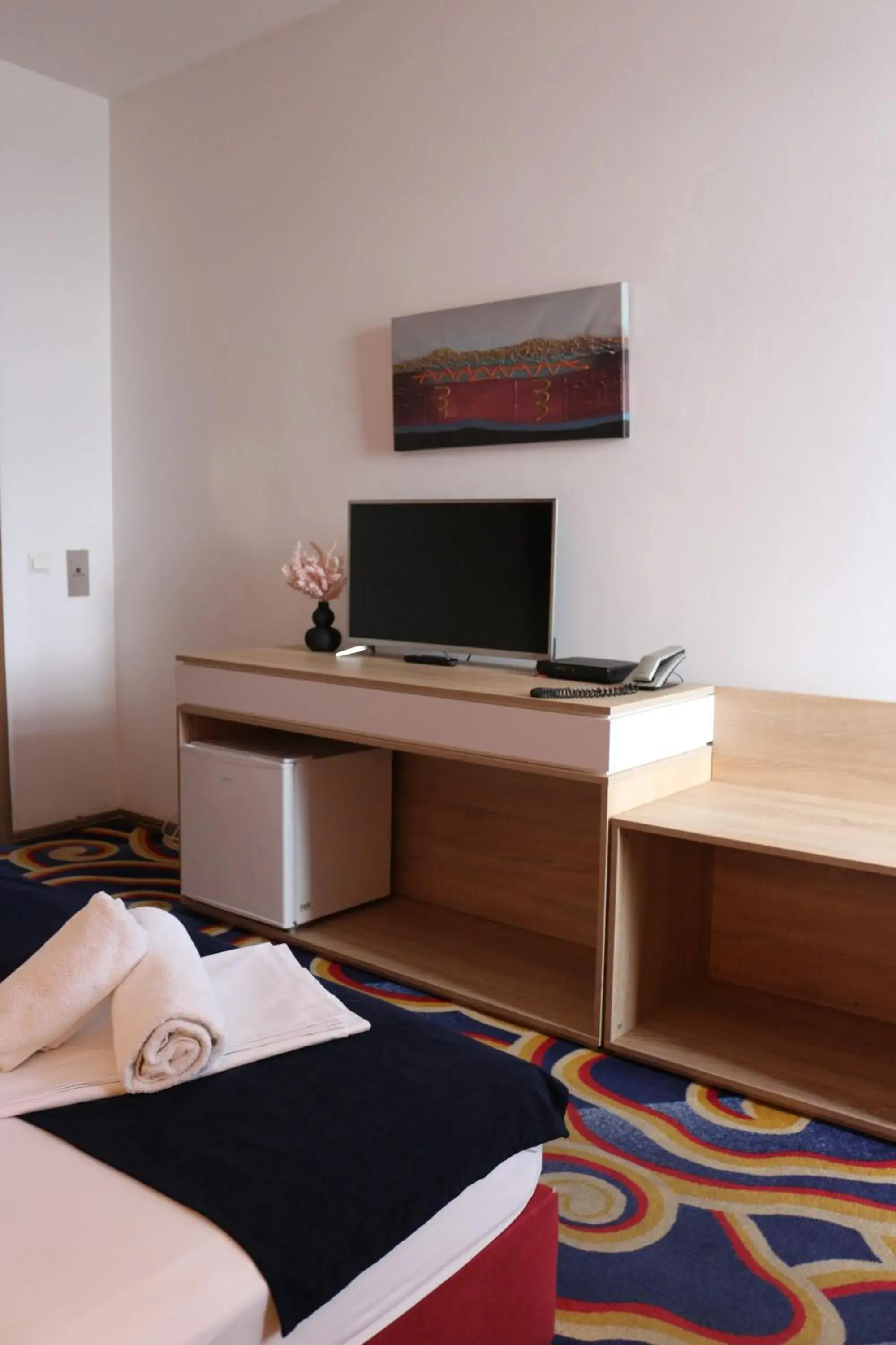 Bed, TV/Entertainment Center in Garni Hotel Jugoslavija