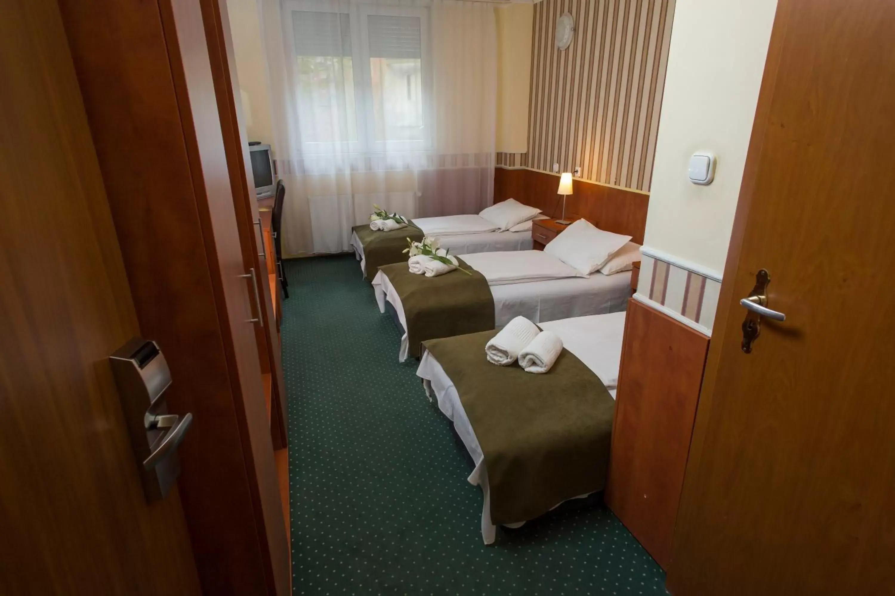 Photo of the whole room, Bed in Atlantic Hotel Photo of the whole room, Bed in Atlantic Hotel