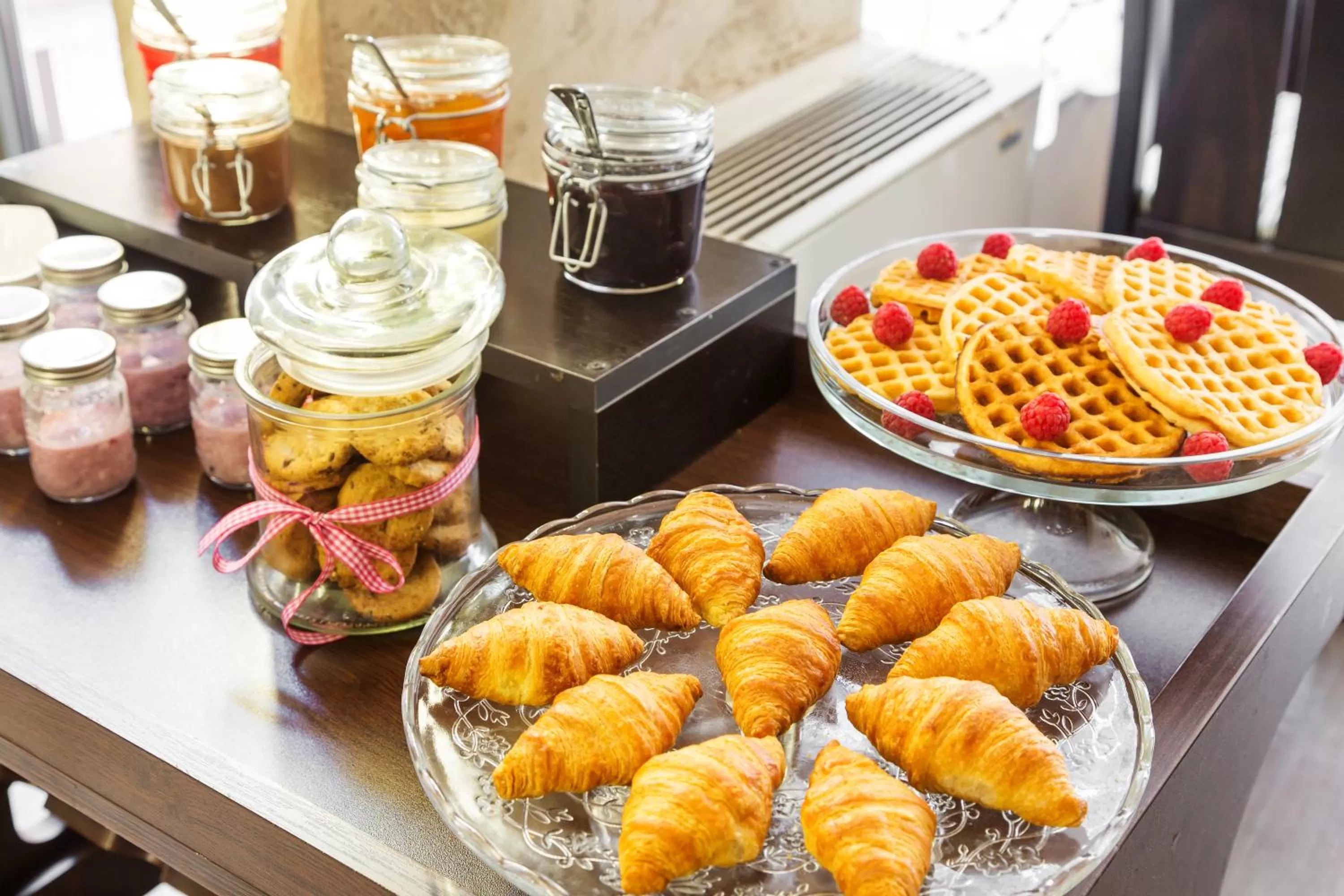 Food and drinks in City Avenue Hotel by HMG-Free Parking-Free Wi-Fi