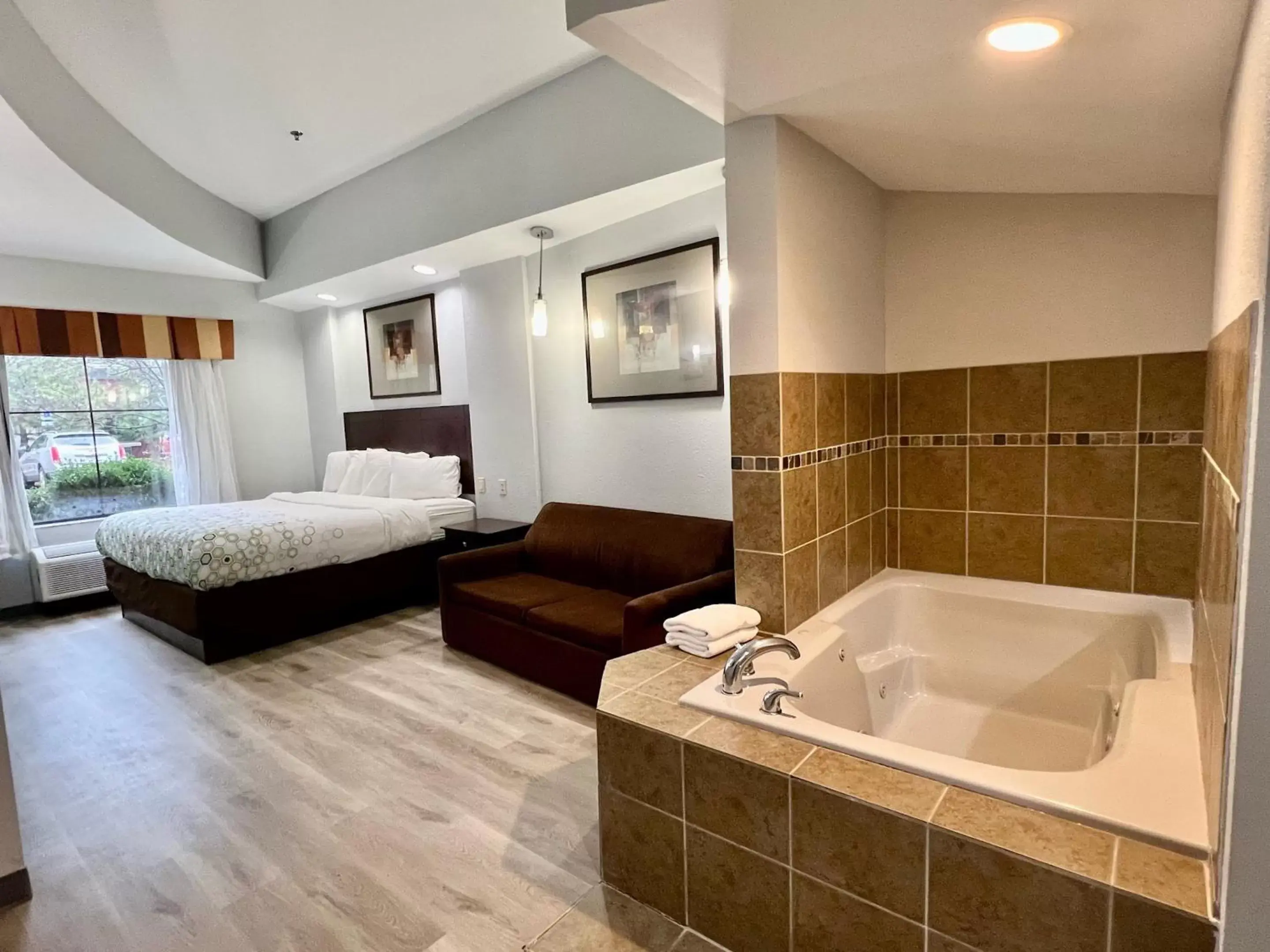 Spa and wellness centre/facilities, Bed in HomeTowne Studios & Suites by Red Roof Washington Spa and wellness centre/facilities, Bed in HomeTowne Studios & Suites by Red Roof Washington