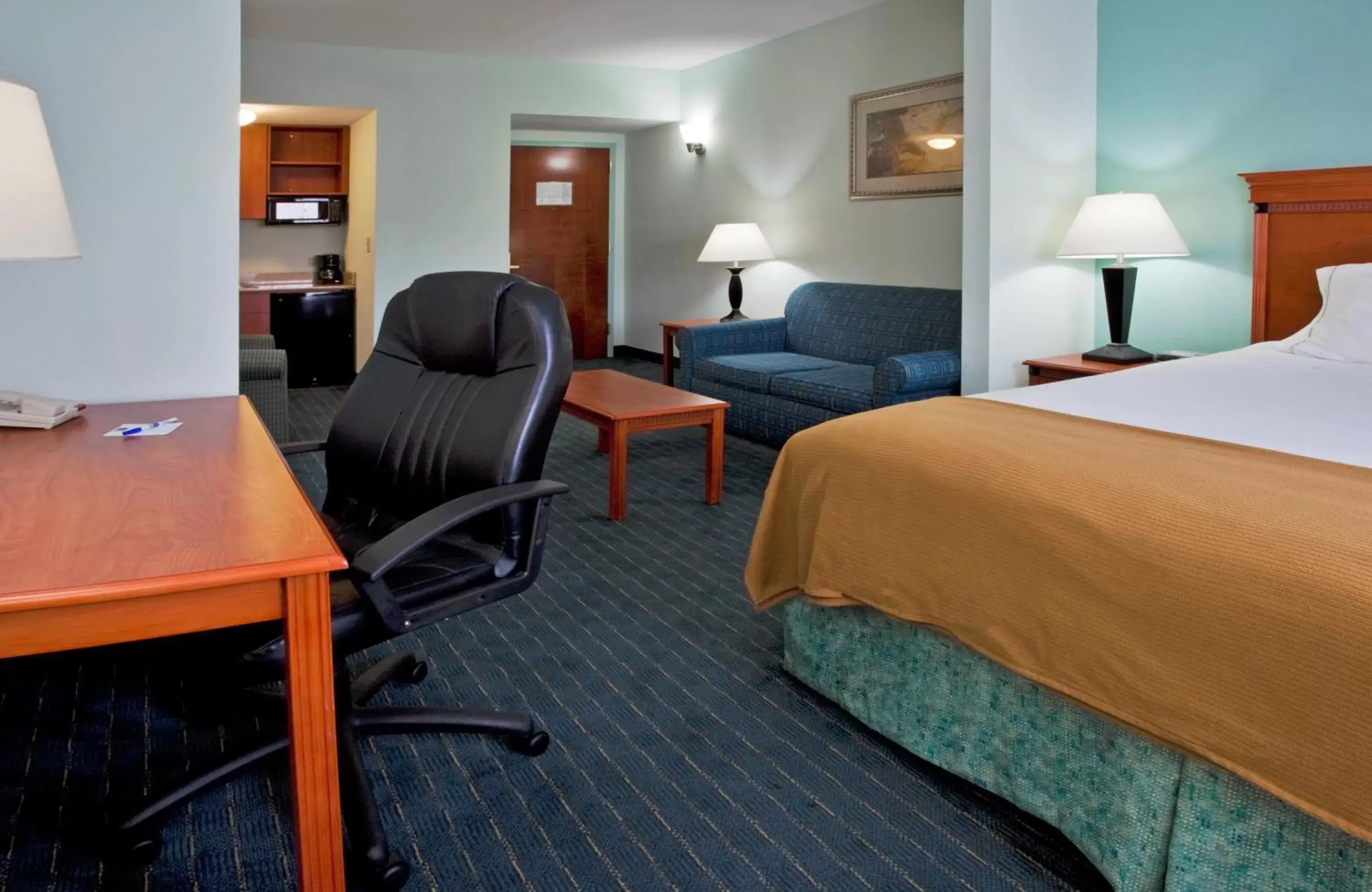 King Suite in Holiday Inn Express Lake Okeechobee, an IHG Hotel